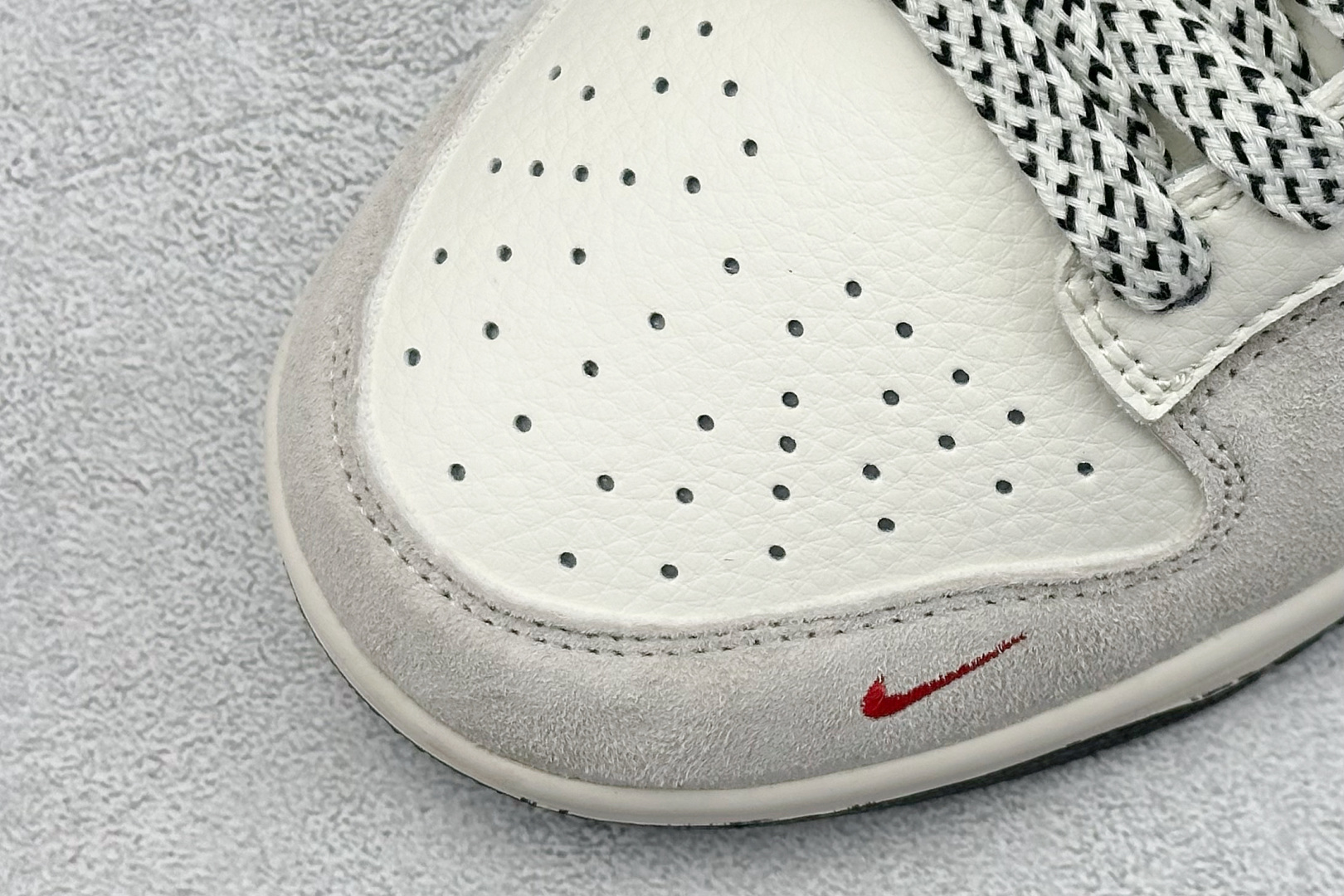  
NIKE SB Dunk Low 蛇年限定 米白红小钩
公司级出品 极力推荐
原装头层材料 独家版型
