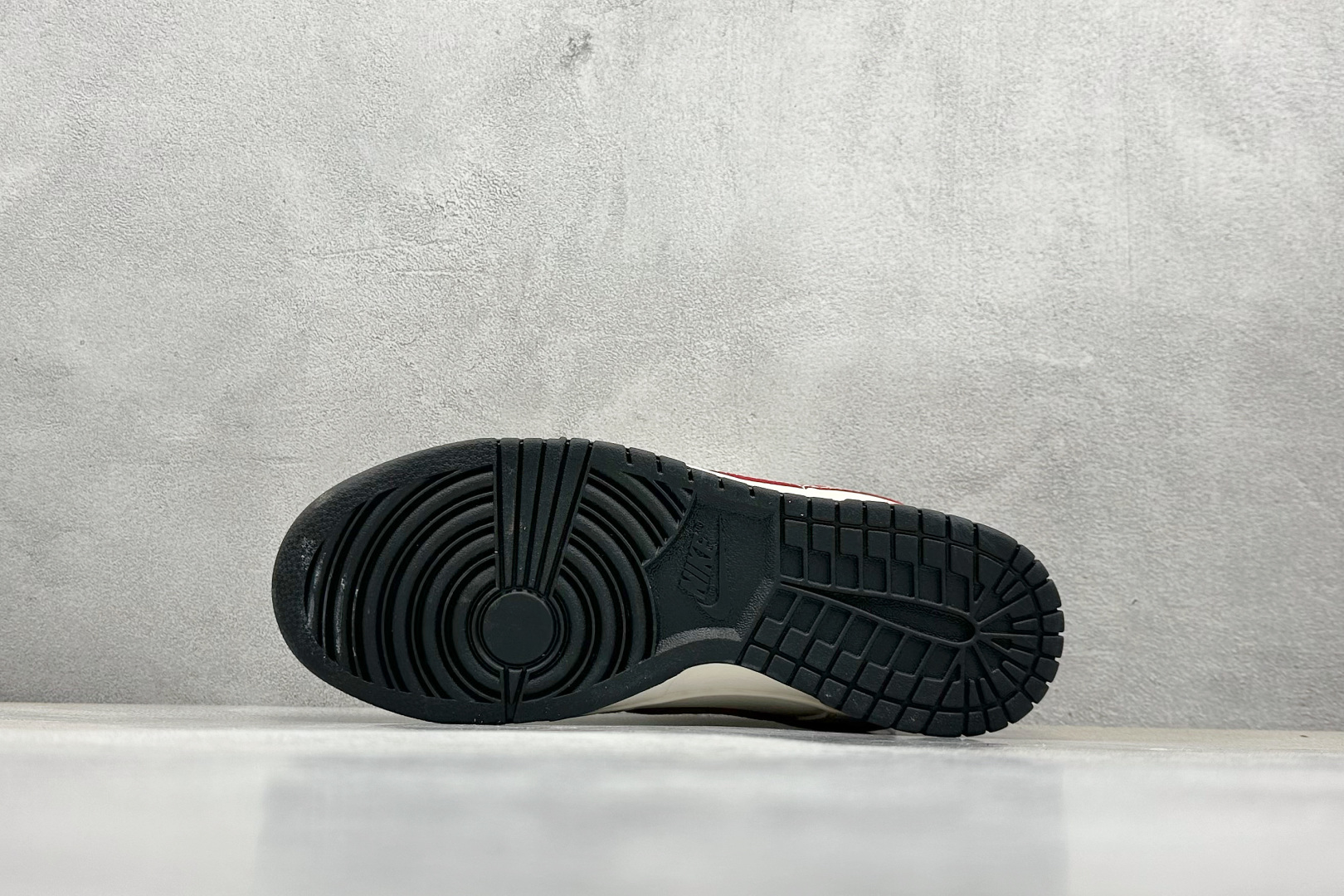  
NIKE SB Dunk Low 蛇年限定 米白红小钩
公司级出品 极力推荐
原装头层材料 独家版型