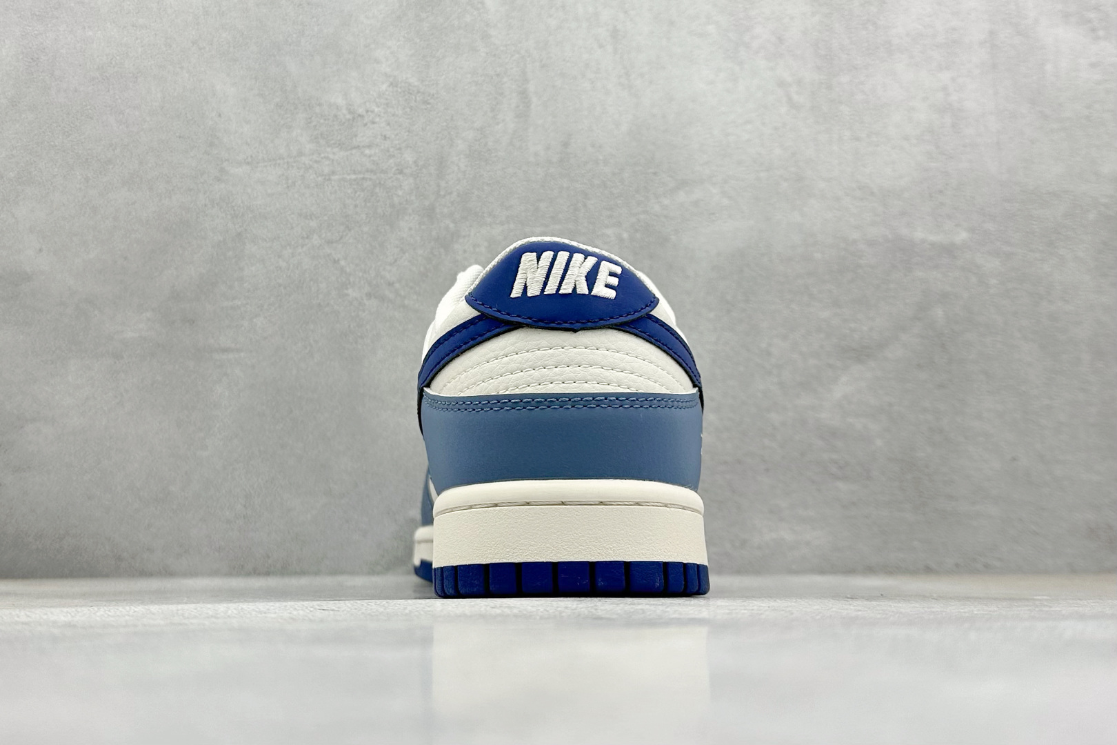  
Nike SB Dunk Low x Stussy 白蓝
公司级出品 极力推荐
原装头层材料 独家版