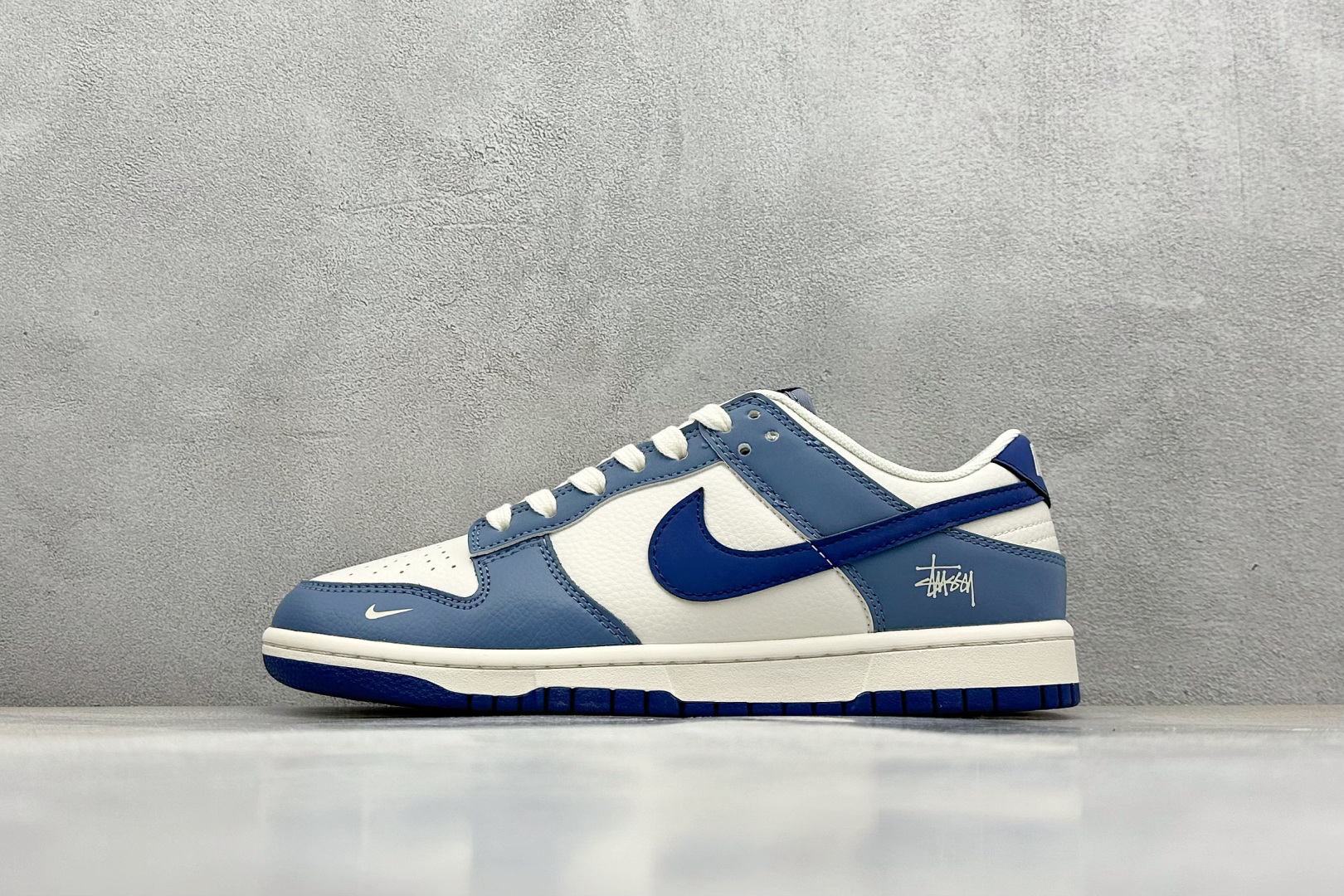  
Nike SB Dunk Low x Stussy 白蓝
公司级出品 极力推荐
原装头层材料 独家版