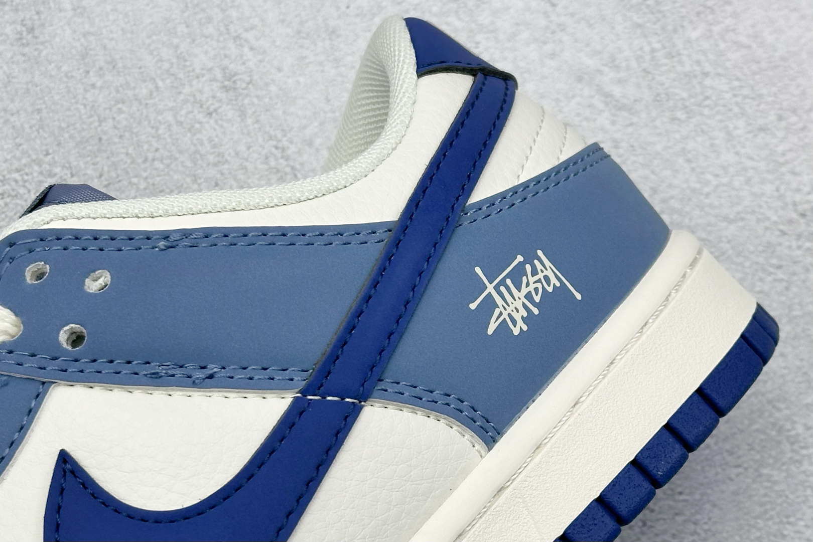  
Nike SB Dunk Low x Stussy 白蓝
公司级出品 极力推荐
原装头层材料 独家版