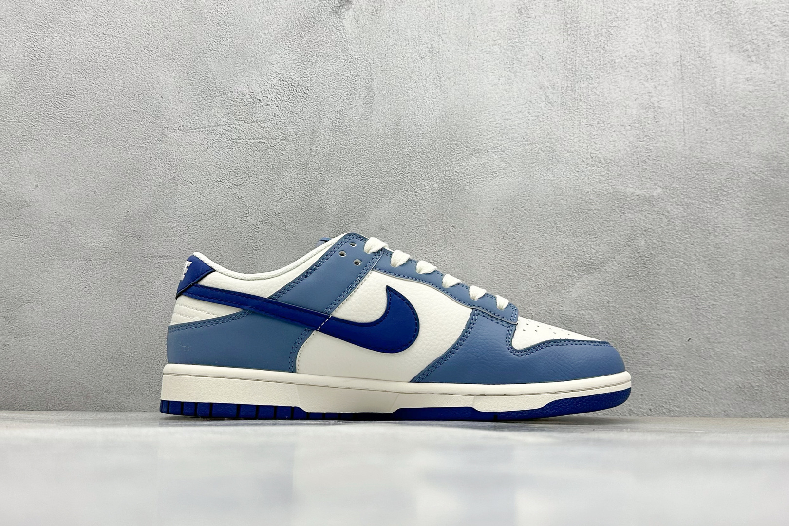  
Nike SB Dunk Low x Stussy 白蓝
公司级出品 极力推荐
原装头层材料 独家版