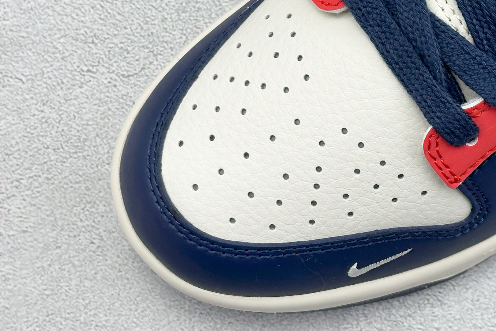  
NIKE SB Dunk Low x Stussy 白蓝红
公司级出品 极力推荐
原装头层材料 独家