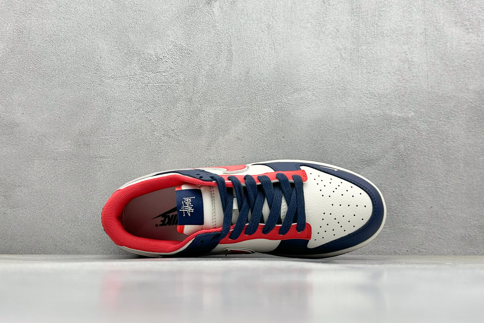  
NIKE SB Dunk Low x Stussy 白蓝红
公司级出品 极力推荐
原装头层材料 独家