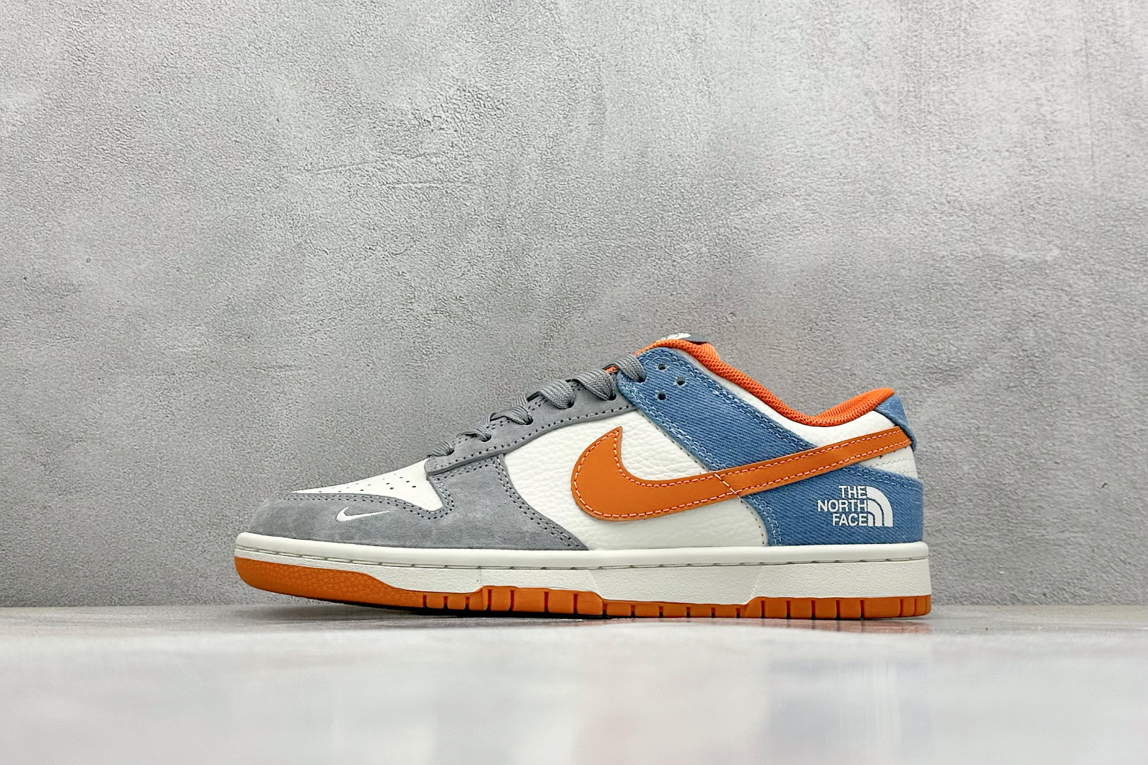  
Nike SB Dunk Low x The North Face 白灰蓝小钩
纯原大厂出品 极力推
