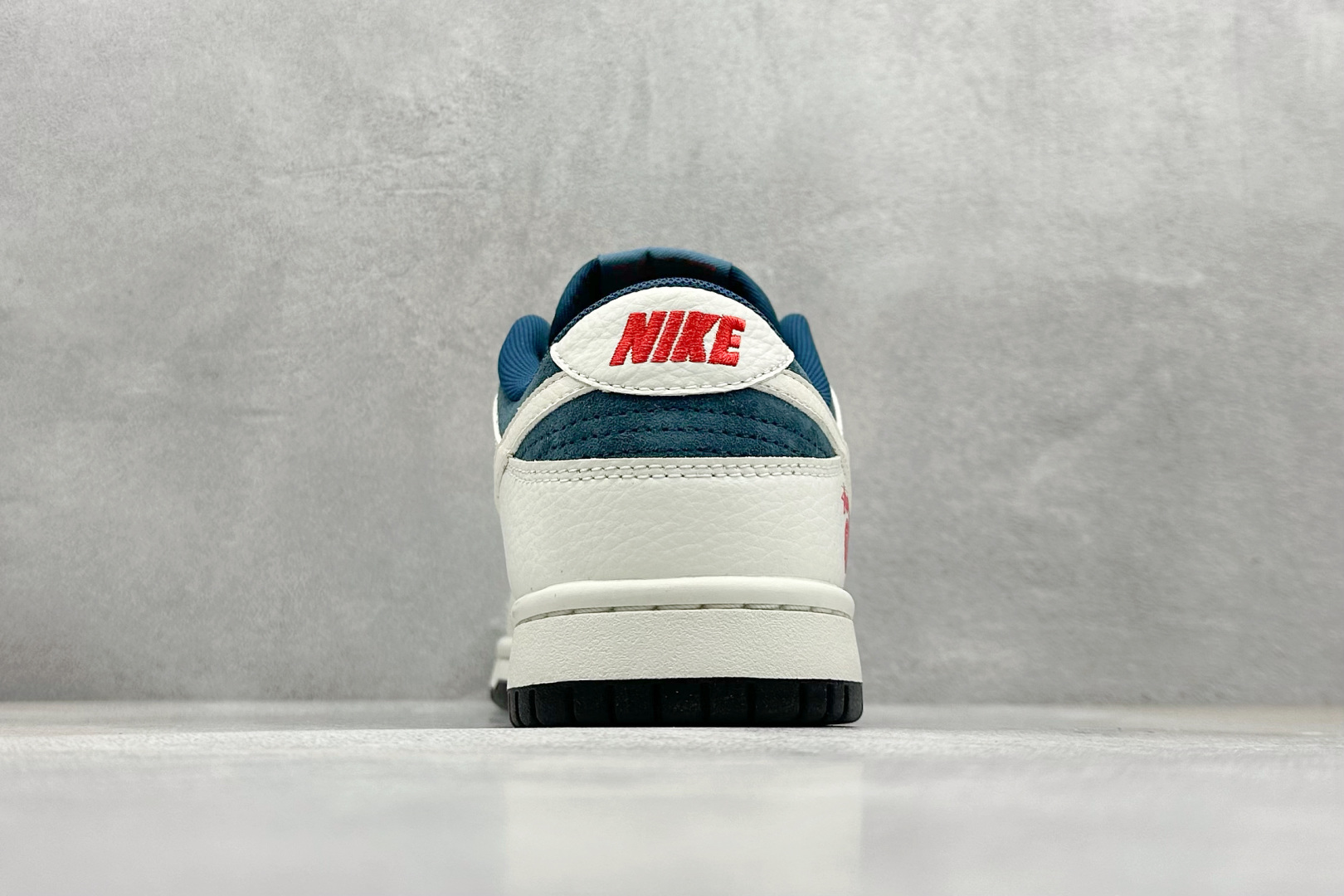 
Nike SB Dunk Low x Stussy 白青小钩
纯原大厂出品 极力推荐
原装头层材料 
