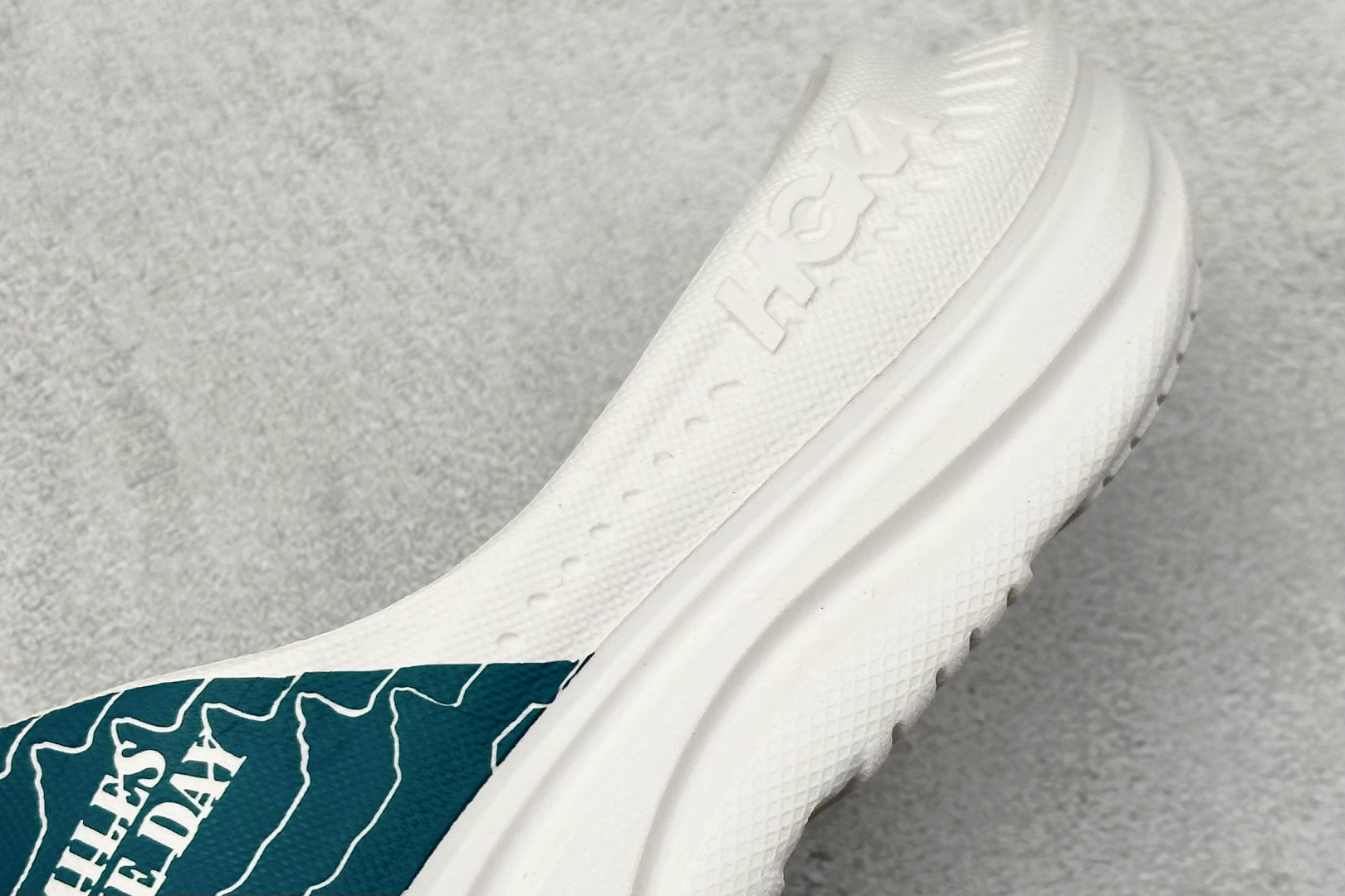  终端放店
K版 HOKA ONE ONE ORA Recovery Slide 3 运动拖鞋 
采用非