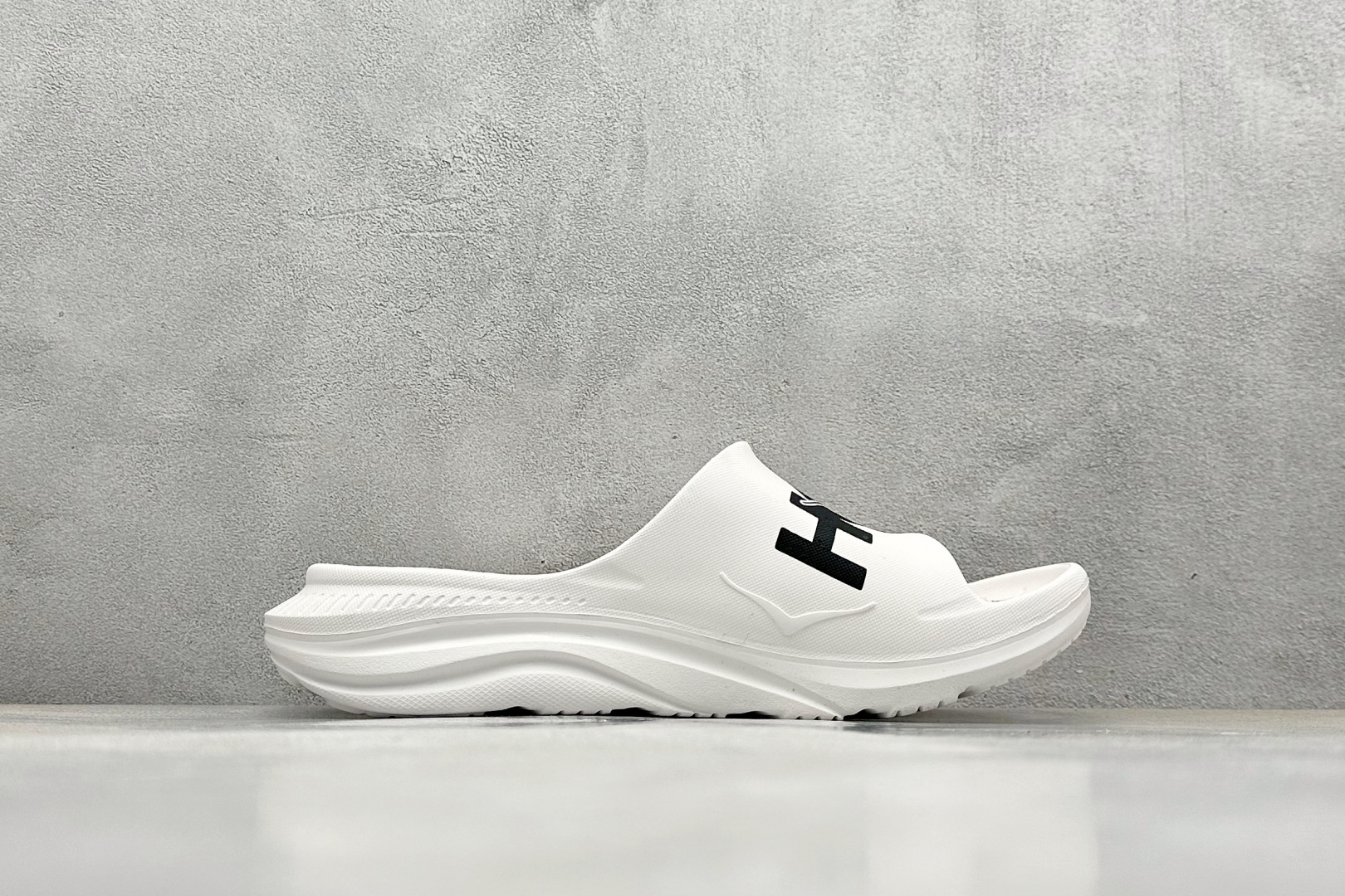  终端放店
K版 HOKA ONE ONE ORA Recovery Slide 3 运动拖鞋 
采用非