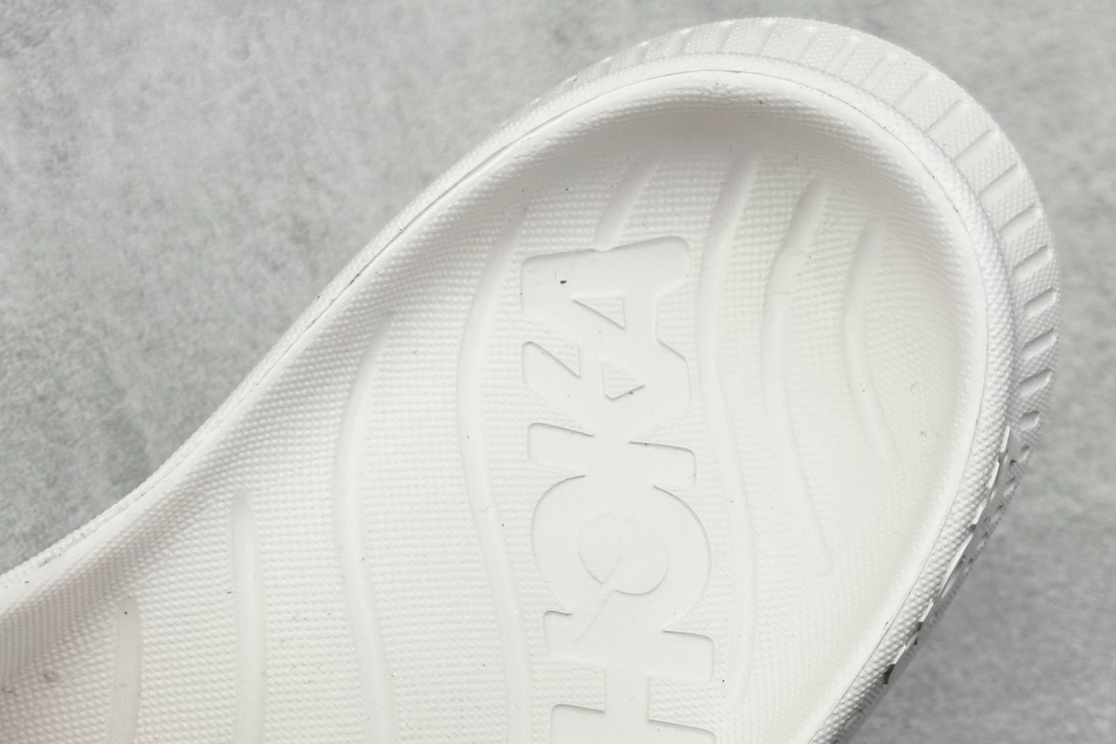  终端放店
K版 HOKA ONE ONE ORA Recovery Slide 3 运动拖鞋 
采用非