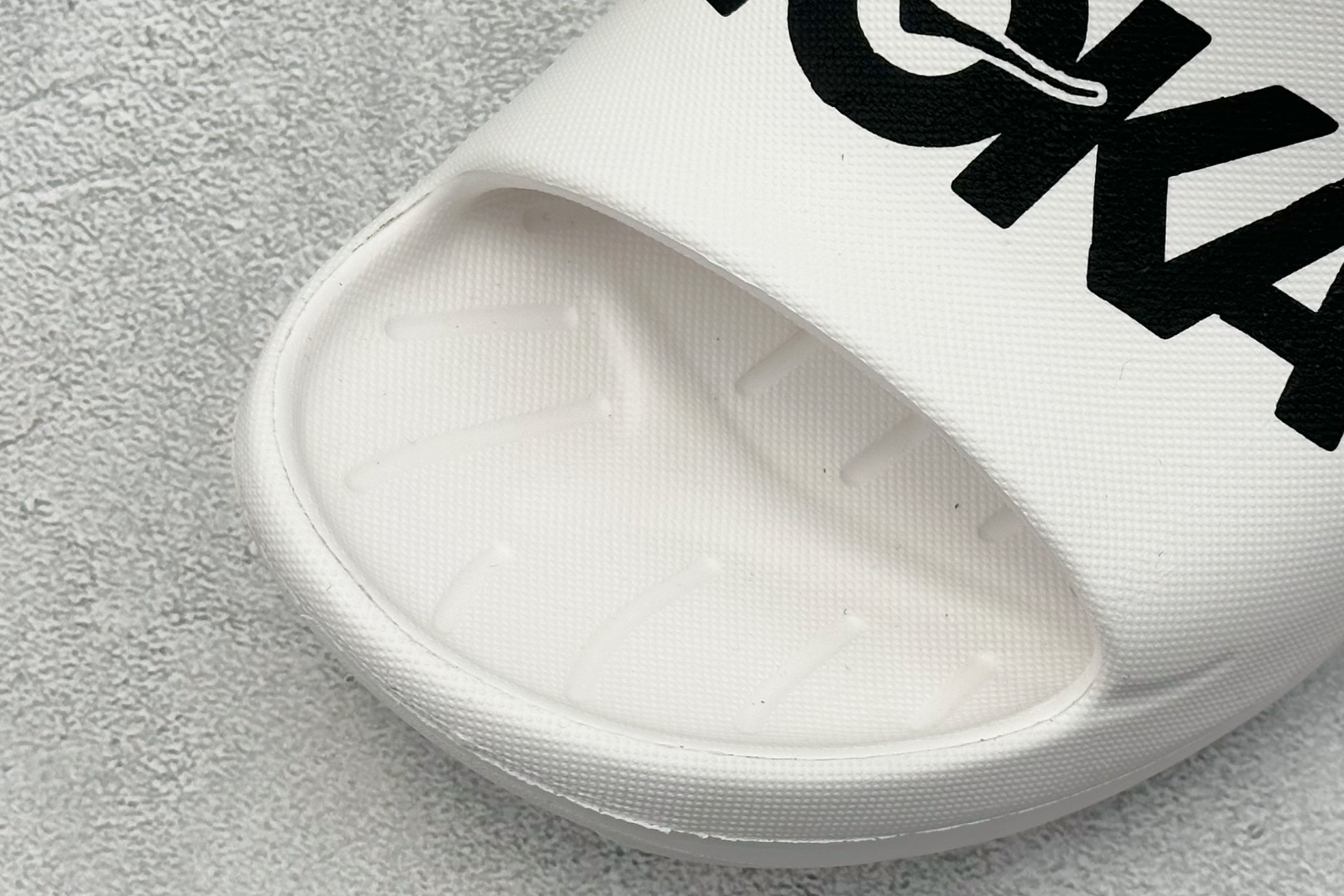  终端放店
K版 HOKA ONE ONE ORA Recovery Slide 3 运动拖鞋 
采用非