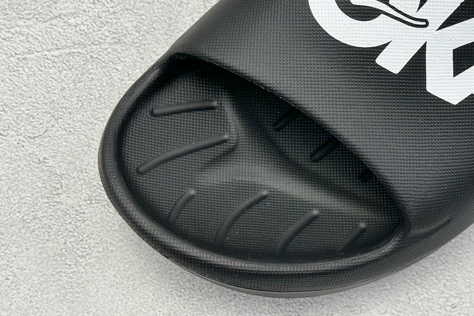 终端放店
K版 HOKA ONE ONE ORA Recovery Slide 3 运动拖鞋 
采用非
