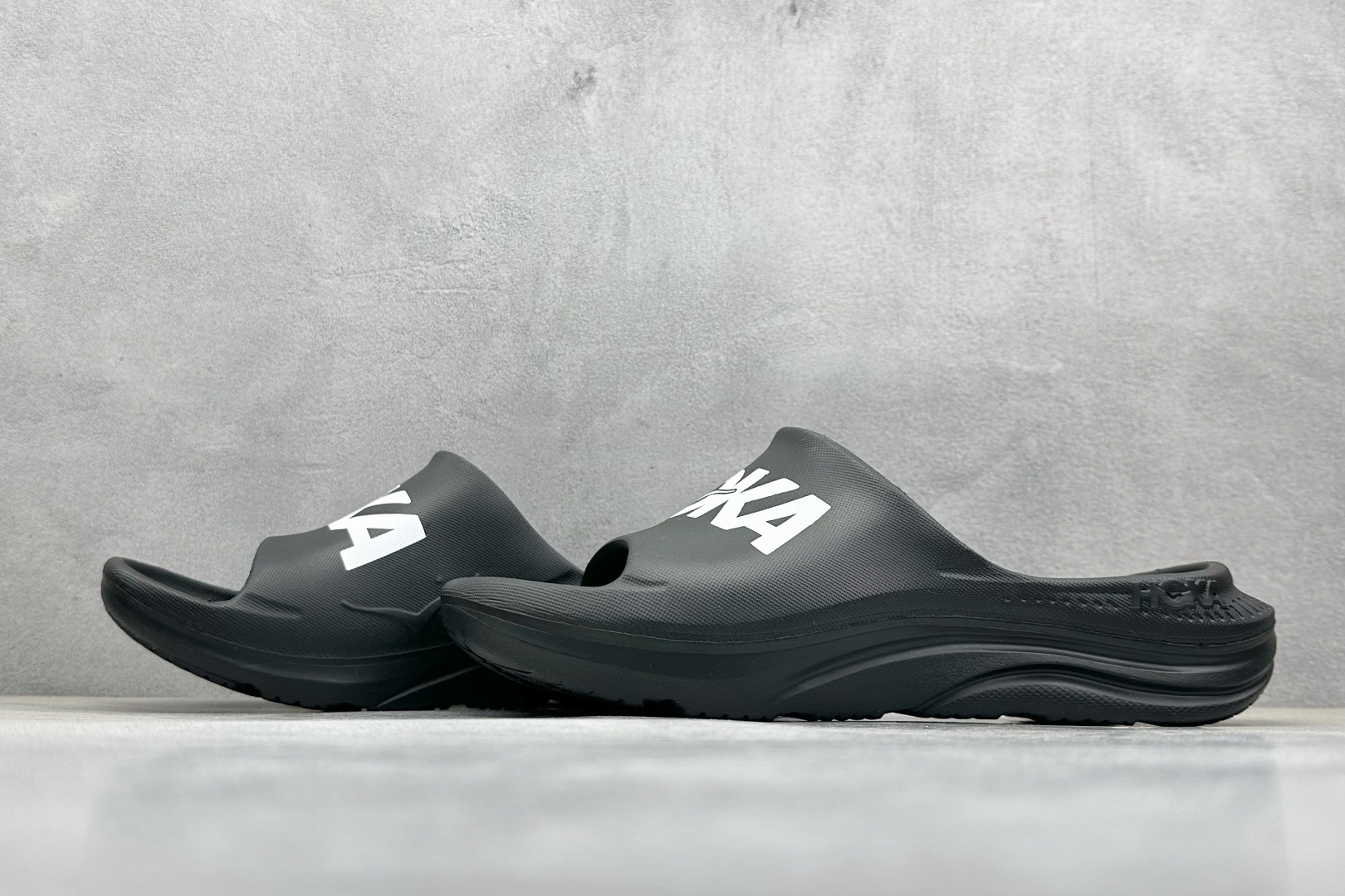  终端放店
K版 HOKA ONE ONE ORA Recovery Slide 3 运动拖鞋 
采用非