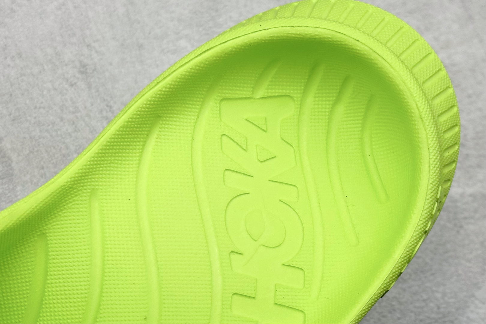  终端放店
K版 HOKA ONE ONE ORA Recovery Slide 3 运动拖鞋 
采用非