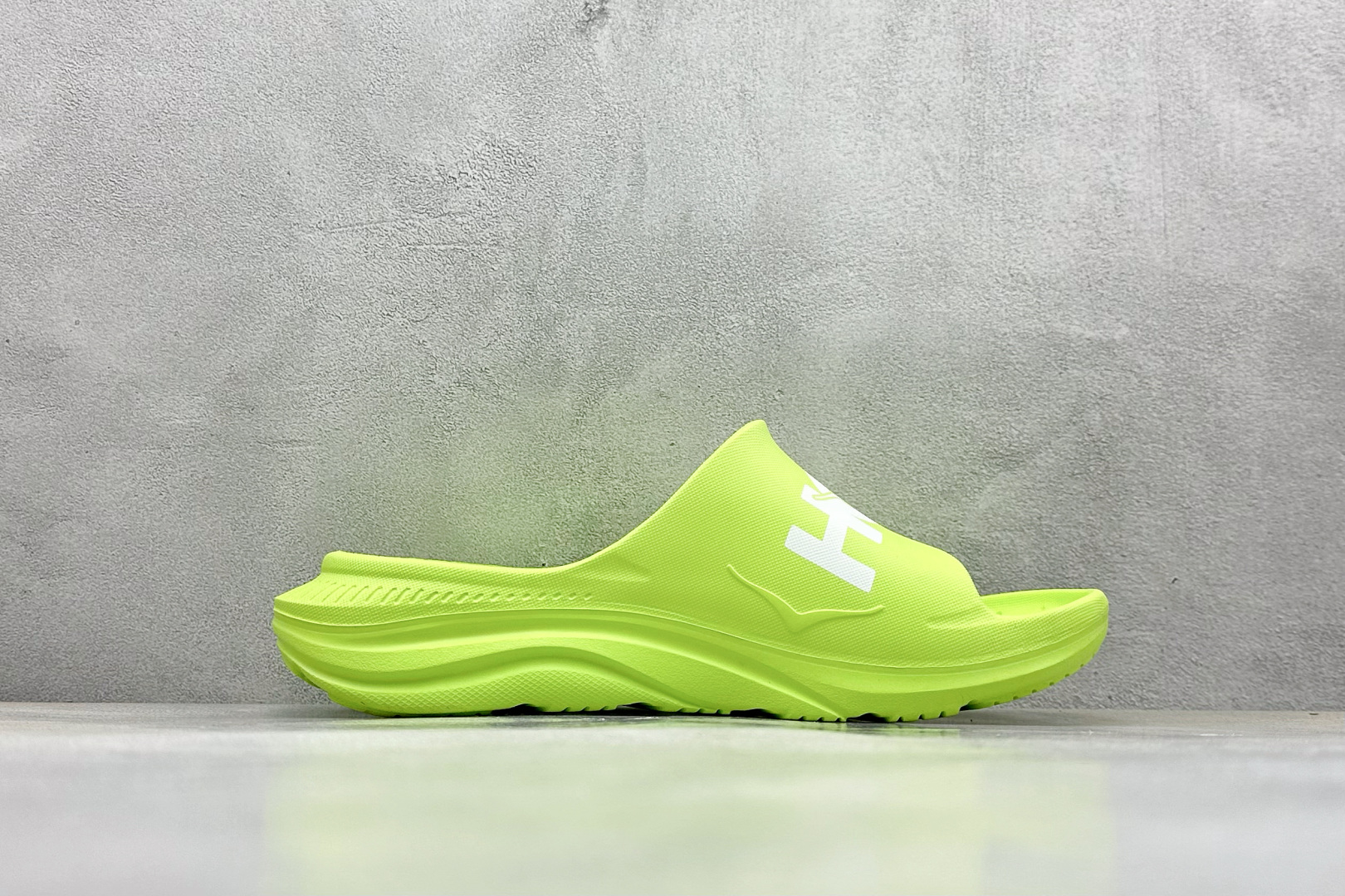  终端放店
K版 HOKA ONE ONE ORA Recovery Slide 3 运动拖鞋 
采用非
