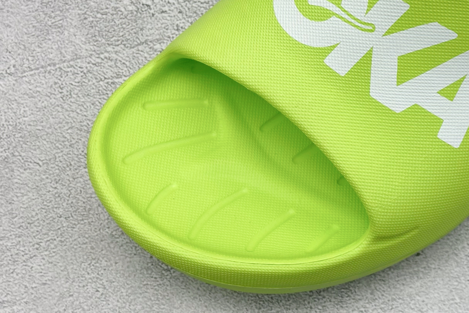  终端放店
K版 HOKA ONE ONE ORA Recovery Slide 3 运动拖鞋 
采用非