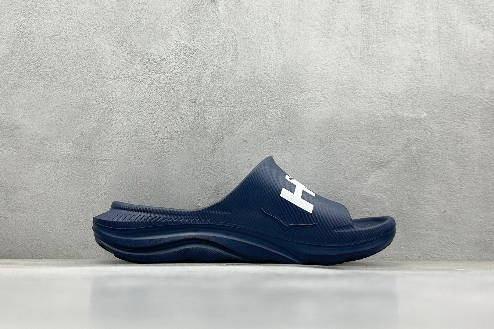  终端放店
K版 HOKA ONE ONE ORA Recovery Slide 3 运动拖鞋 
采用非
