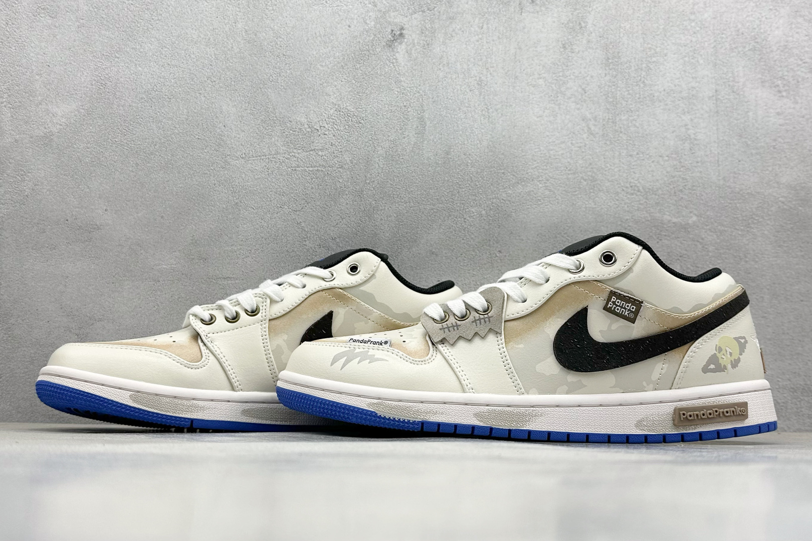  终端放店
FS版 Air Jordan 1 Low 无人区
整体围绕熊猫恶作剧乘浪钓手主题设计，鞋身整