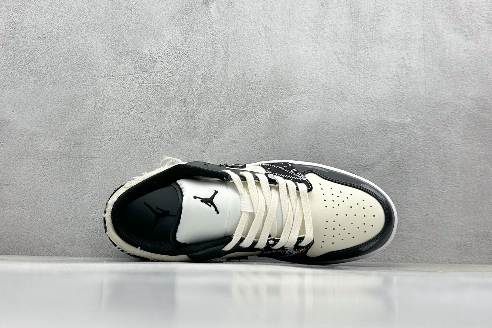  终端放店
FS版 Air Jordan 1 Low 星际迷航/黑白
整体围绕熊猫恶作剧乘浪钓手主题设计