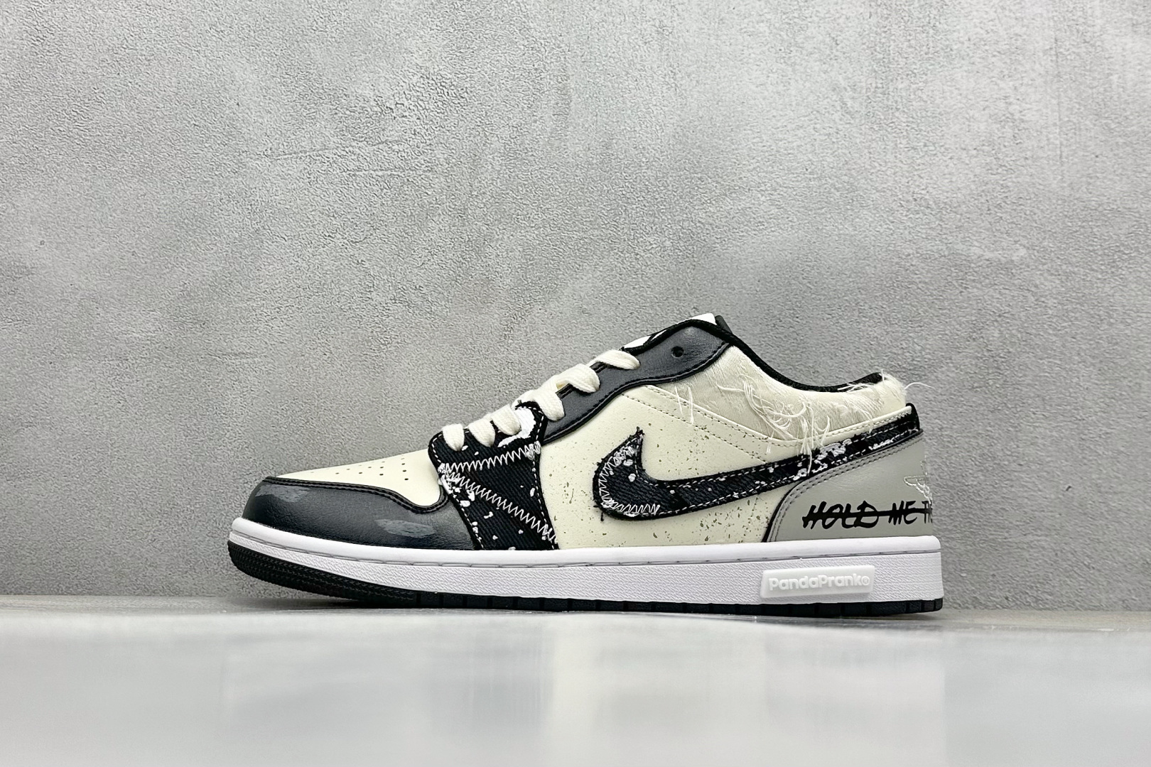  终端放店
FS版 Air Jordan 1 Low 星际迷航/黑白
整体围绕熊猫恶作剧乘浪钓手主题设计