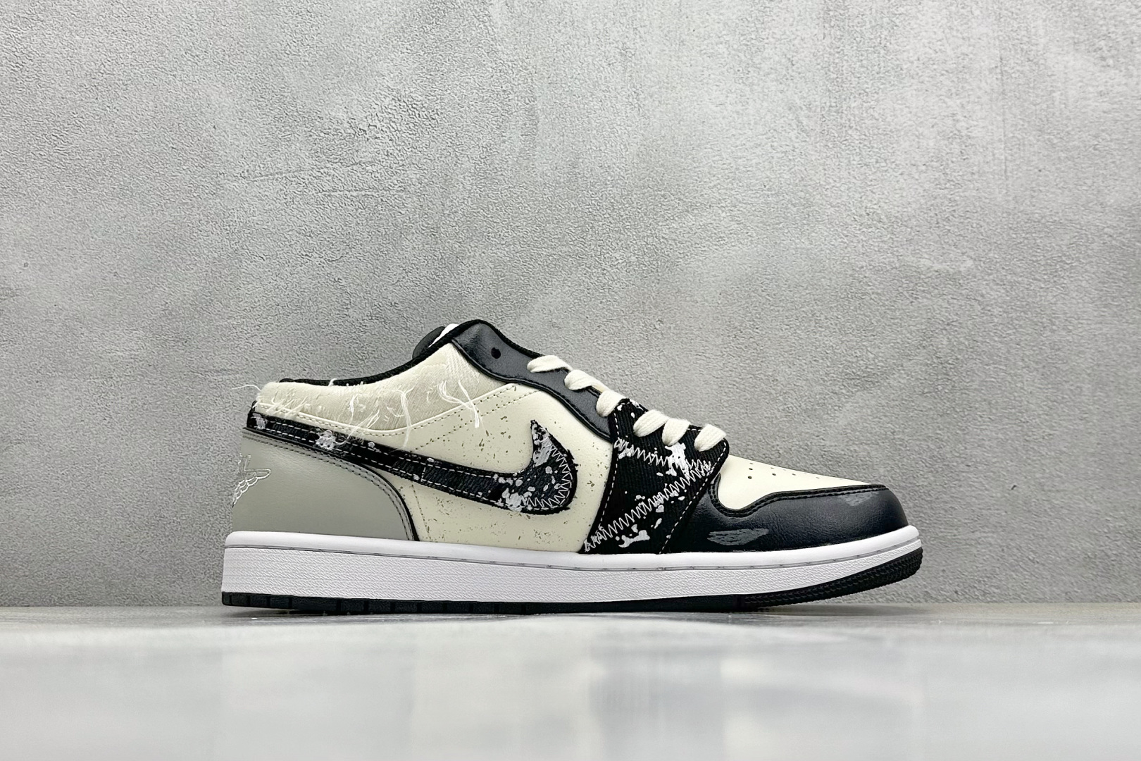  终端放店
FS版 Air Jordan 1 Low 星际迷航/黑白
整体围绕熊猫恶作剧乘浪钓手主题设计