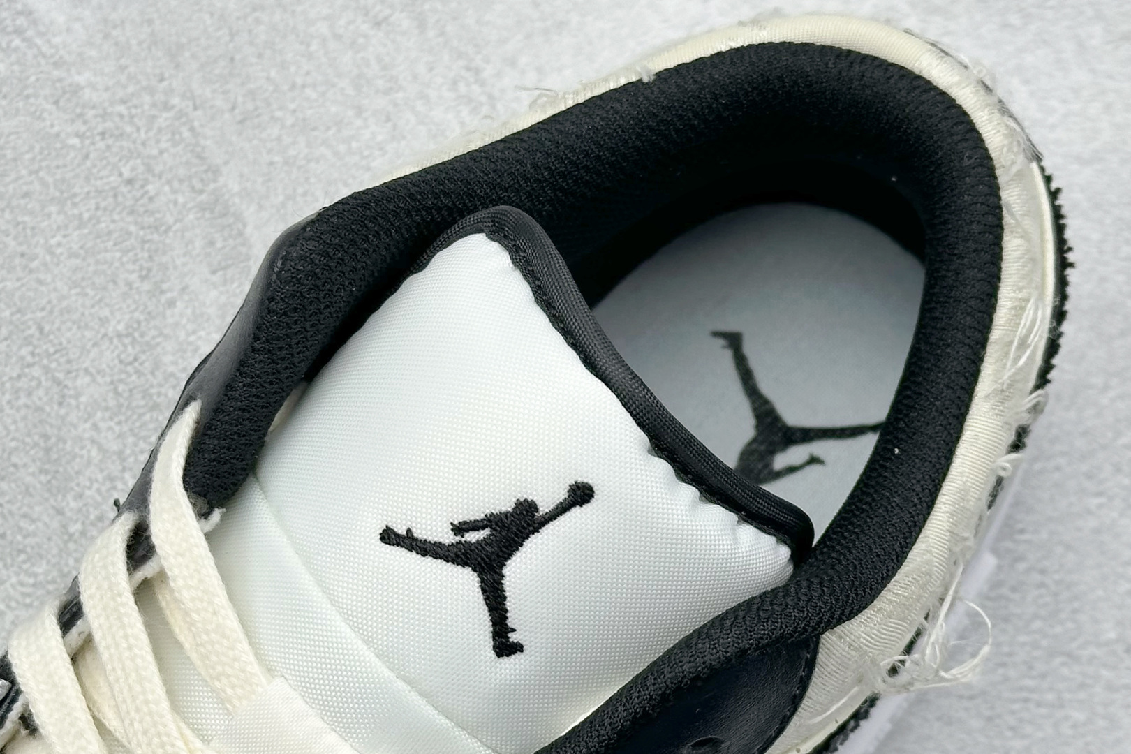 终端放店
FS版 Air Jordan 1 Low 星际迷航/黑白
整体围绕熊猫恶作剧乘浪钓手主题设计