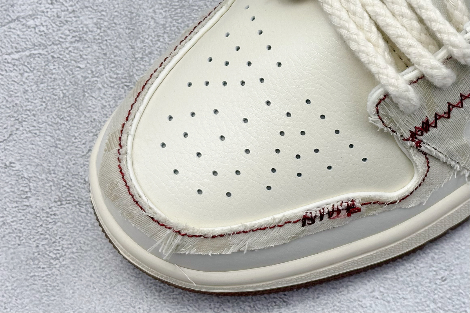  终端放店
FS版 Air Jordan 1 Low 引线牵梦/连理枝
整体围绕熊猫恶作剧乘浪钓手主题设