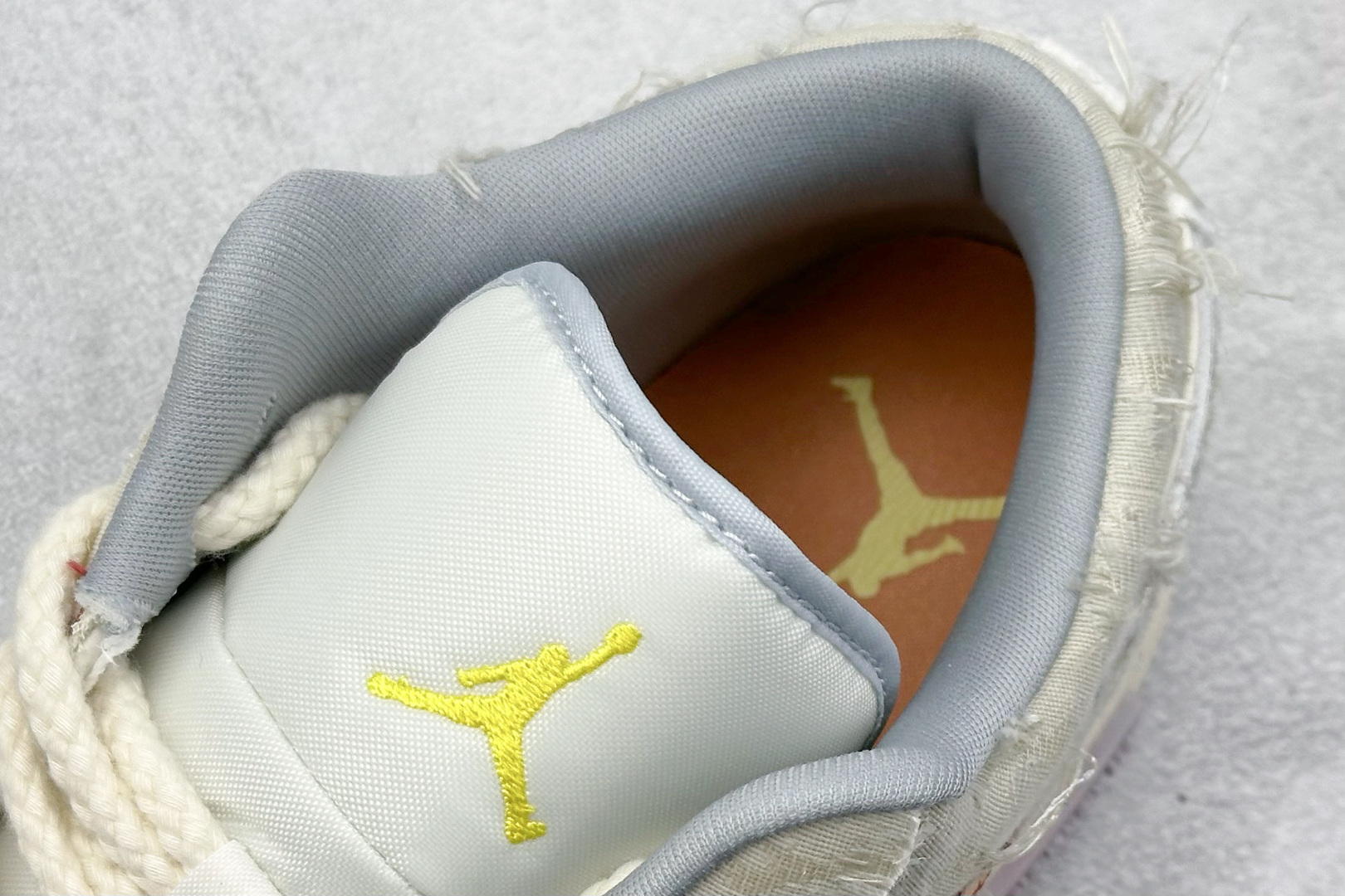  终端放店
FS版 Air Jordan 1 Low 引线牵梦/连理枝
整体围绕熊猫恶作剧乘浪钓手主题设