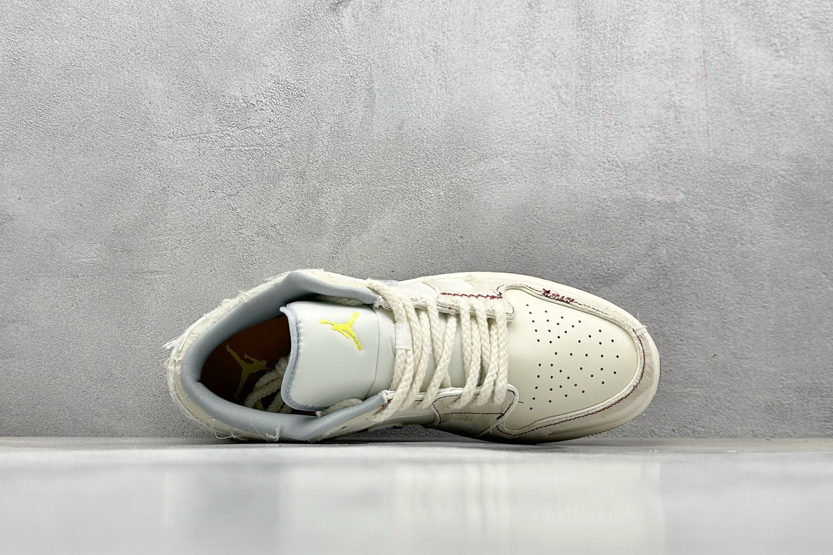  终端放店
FS版 Air Jordan 1 Low 引线牵梦/连理枝
整体围绕熊猫恶作剧乘浪钓手主题设