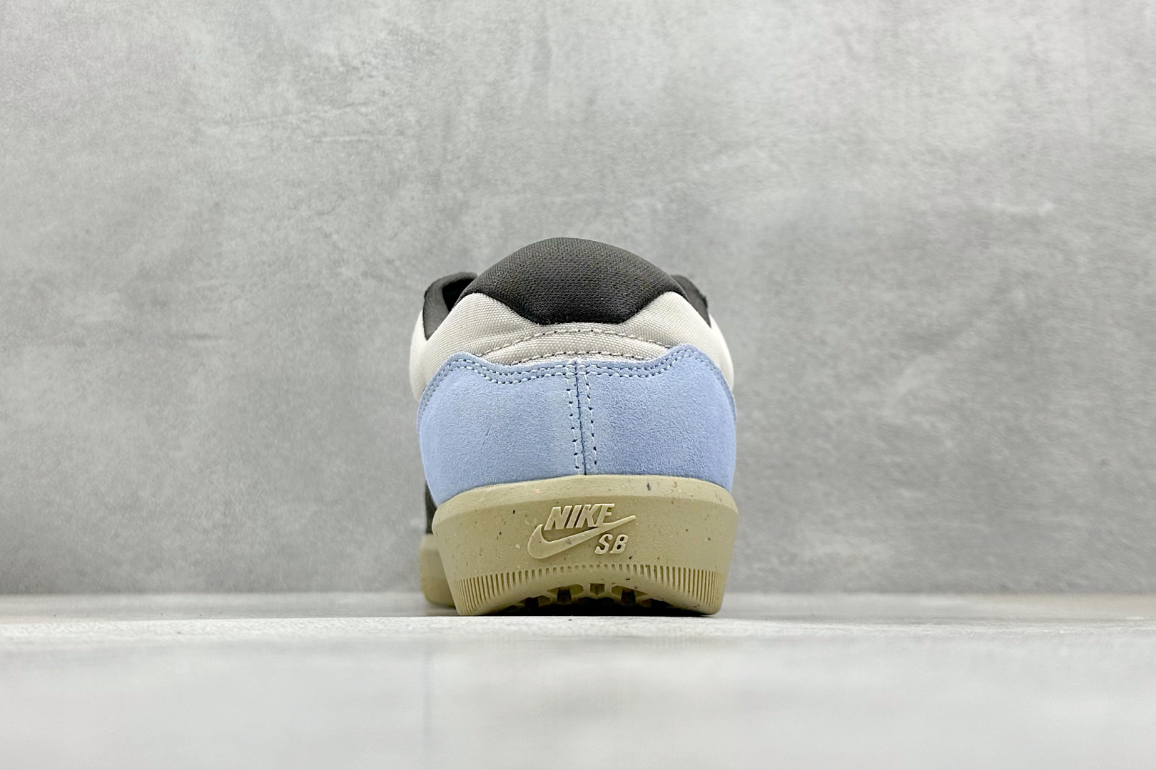  终端放店
FS版 Nike SB Force 58 硫化杯底 传统篮球风格 原楦版型
Nike SB 