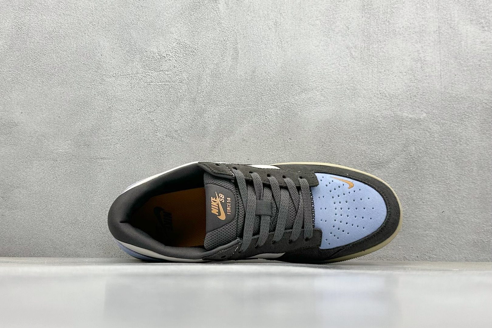  终端放店
FS版 Nike SB Force 58 硫化杯底 传统篮球风格 原楦版型
Nike SB 