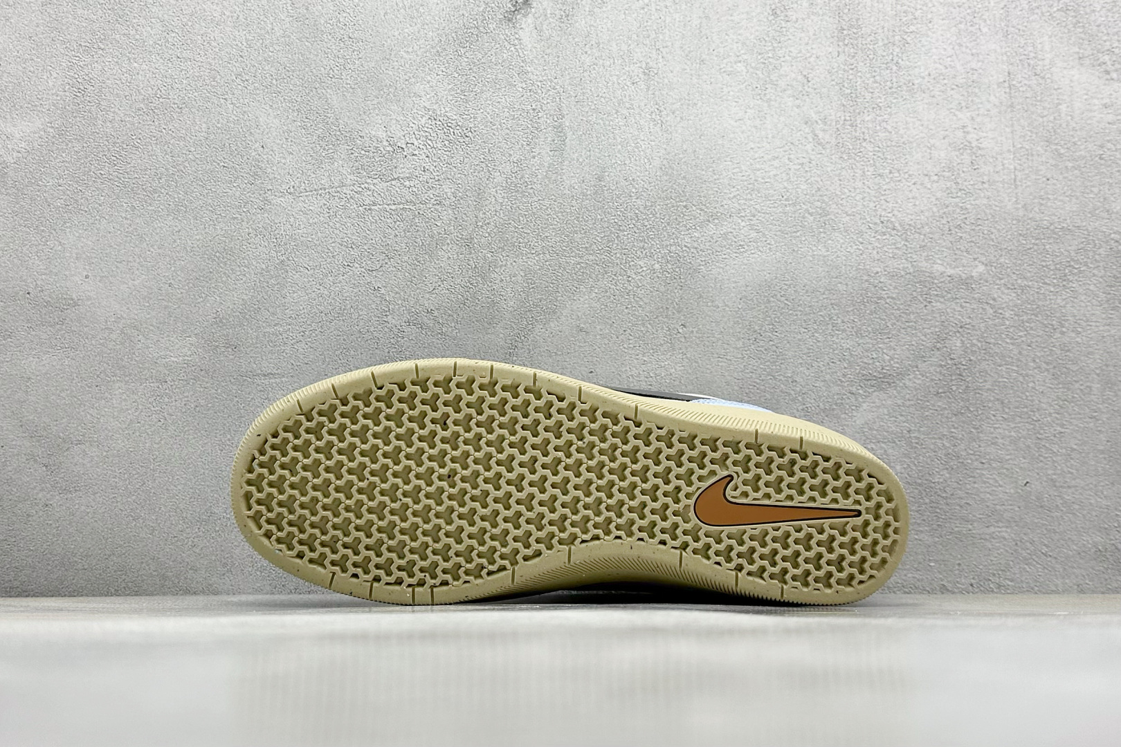  终端放店
FS版 Nike SB Force 58 硫化杯底 传统篮球风格 原楦版型
Nike SB 