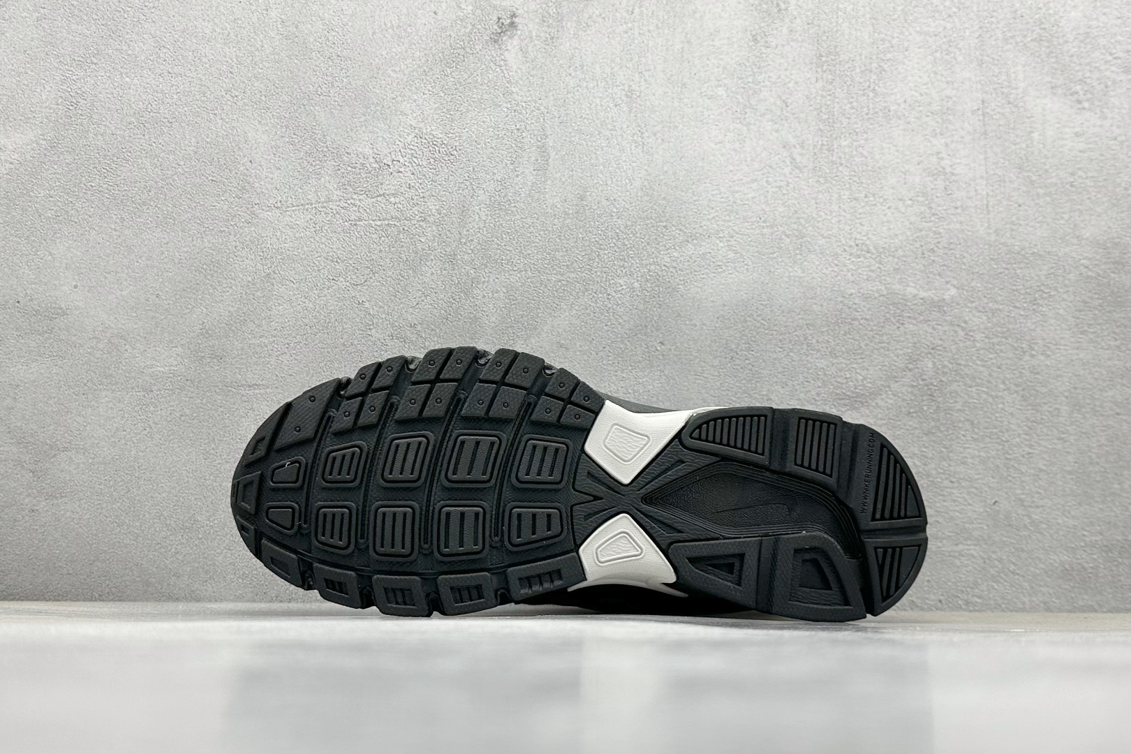  终端放店
GX版 Nike Initiator Running 耐克INS
超火复古老爹跑鞋 
独家私