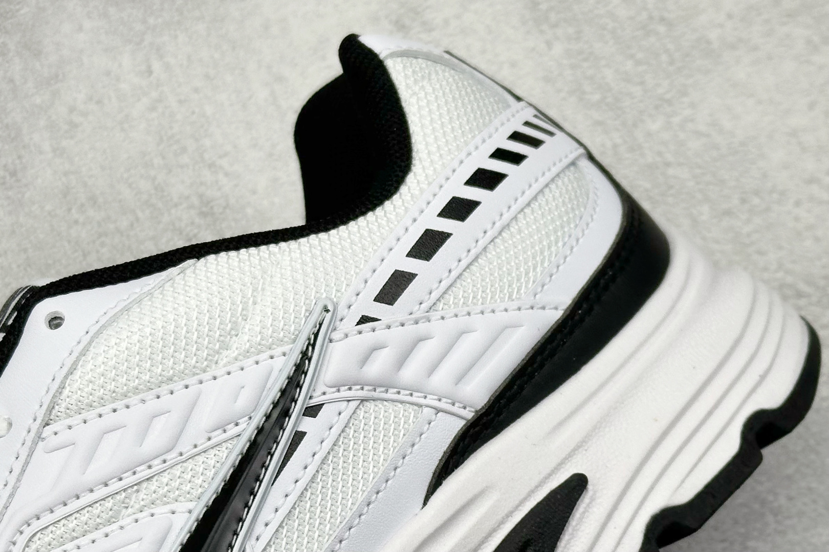  终端放店
GX版 Nike Initiator Running 耐克INS
超火复古老爹跑鞋 
独家私