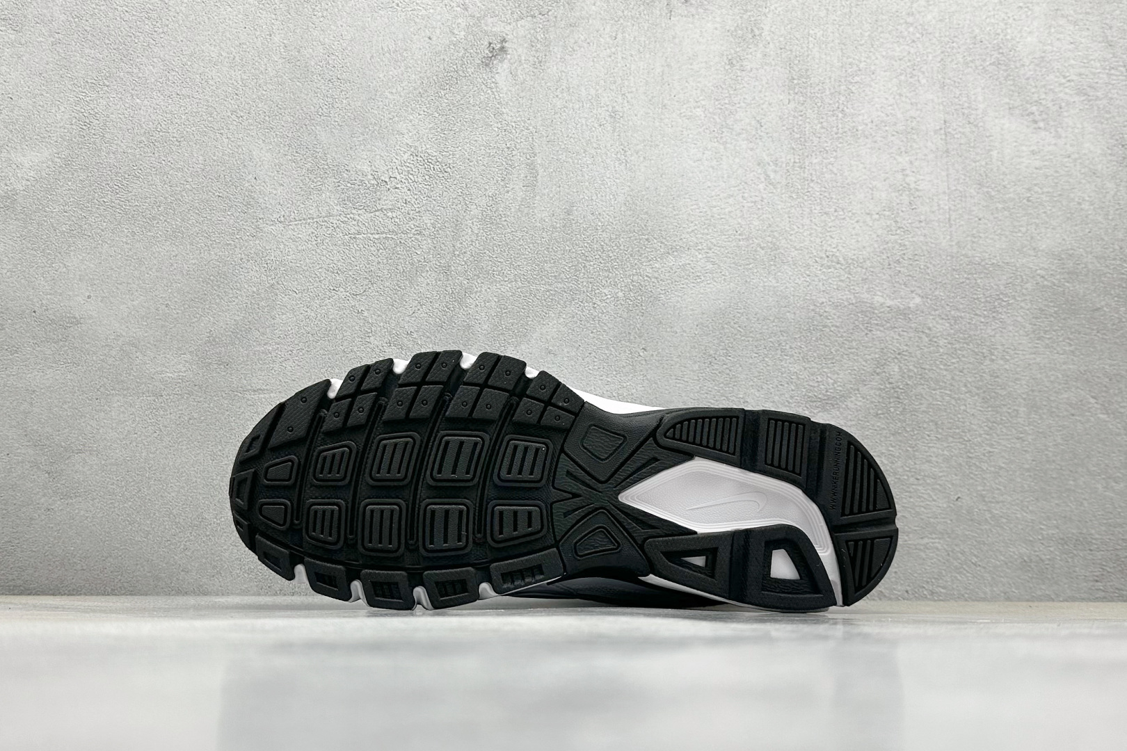  终端放店
GX版 Nike Initiator Running 耐克INS
超火复古老爹跑鞋 
独家私