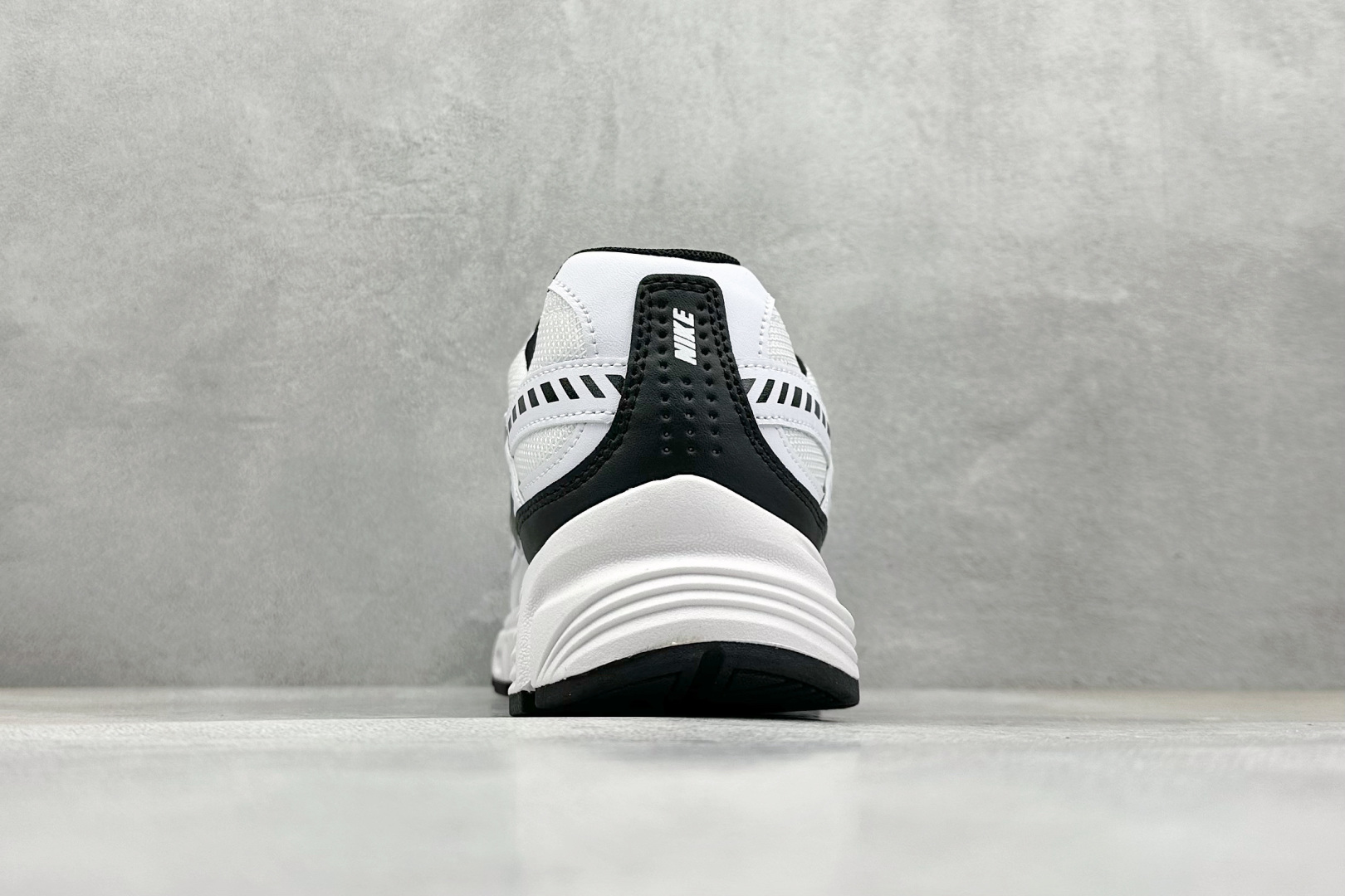  终端放店
GX版 Nike Initiator Running 耐克INS
超火复古老爹跑鞋 
独家私