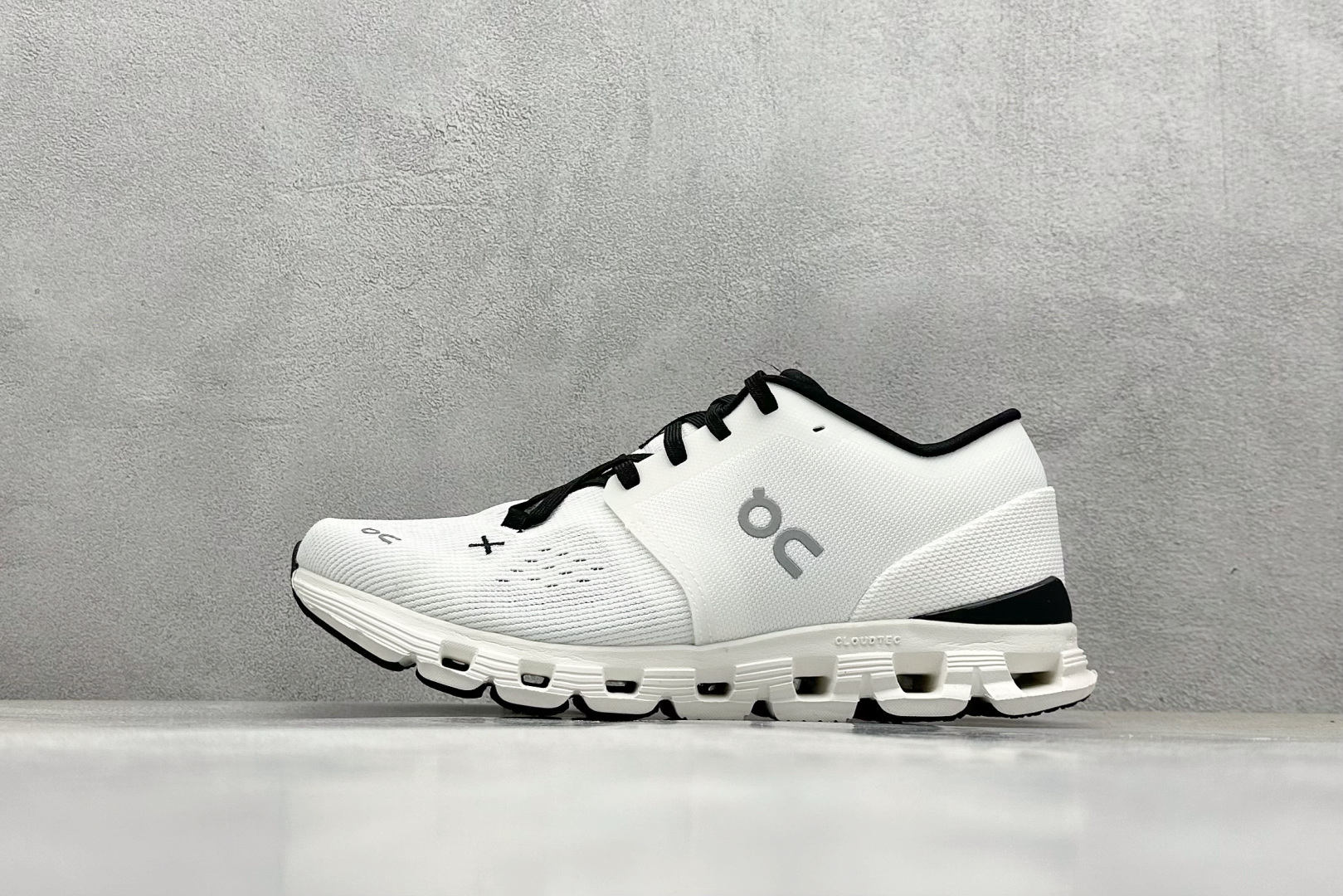  终端放店
GX版 On昂跑 Cloudtilt Loewe 4
户外街头机能风跑步鞋
Cloud Hi