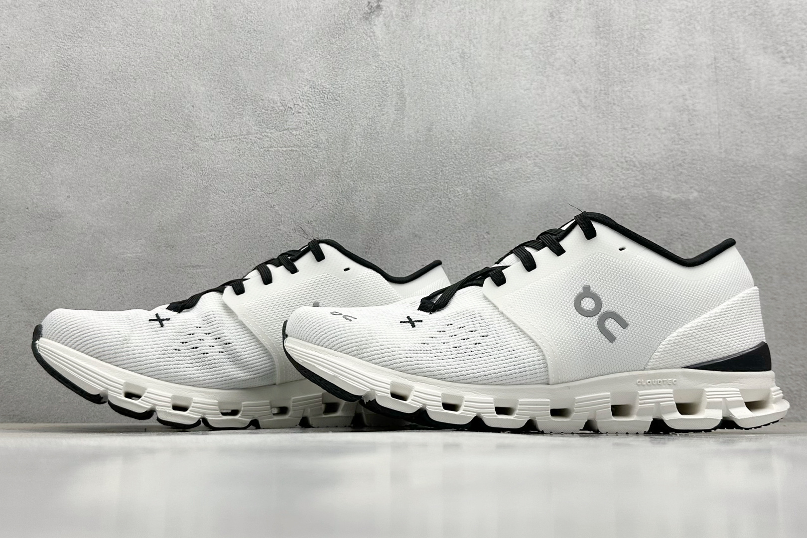  终端放店
GX版 On昂跑 Cloudtilt Loewe 4
户外街头机能风跑步鞋
Cloud Hi
