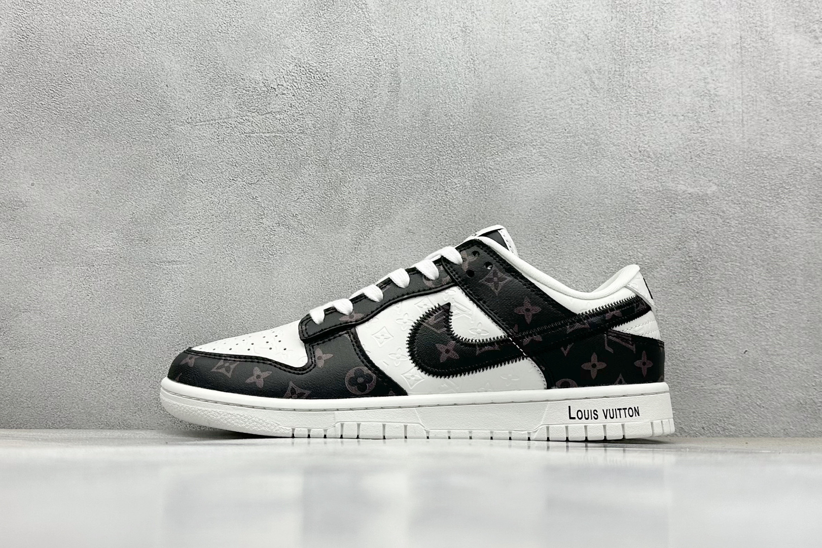 XC福利 终端放店
Nk SB Dunk Low 联名 周年高端定制 低帮休闲板鞋
#定制鞋盒 大厂纯原