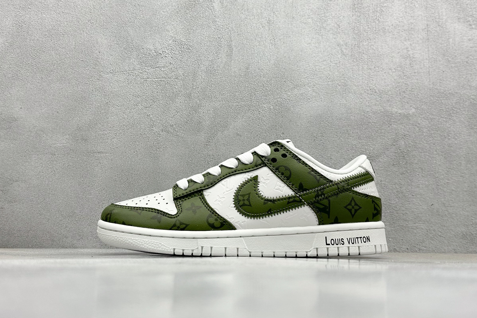 XC福利 终端放店
Nk SB Dunk Low 联名 周年高端定制 低帮休闲板鞋
#定制鞋盒 大厂纯原