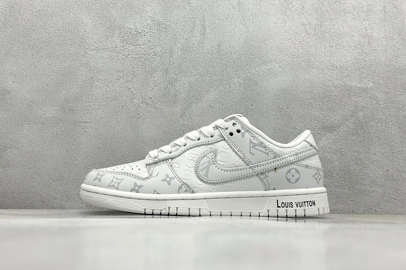 XC福利 终端放店
Nk SB Dunk Low 联名 周年高端定制 低帮休闲板鞋
#定制鞋盒 大厂纯原