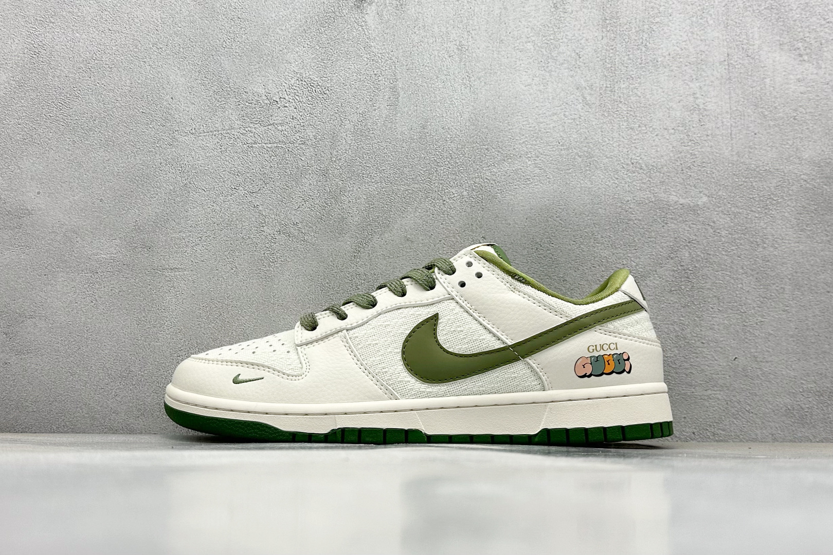 XC福利 终端放店
Nk SB Dunk Low 联名 周年高端定制 低帮休闲板鞋
#定制鞋盒 大厂纯原