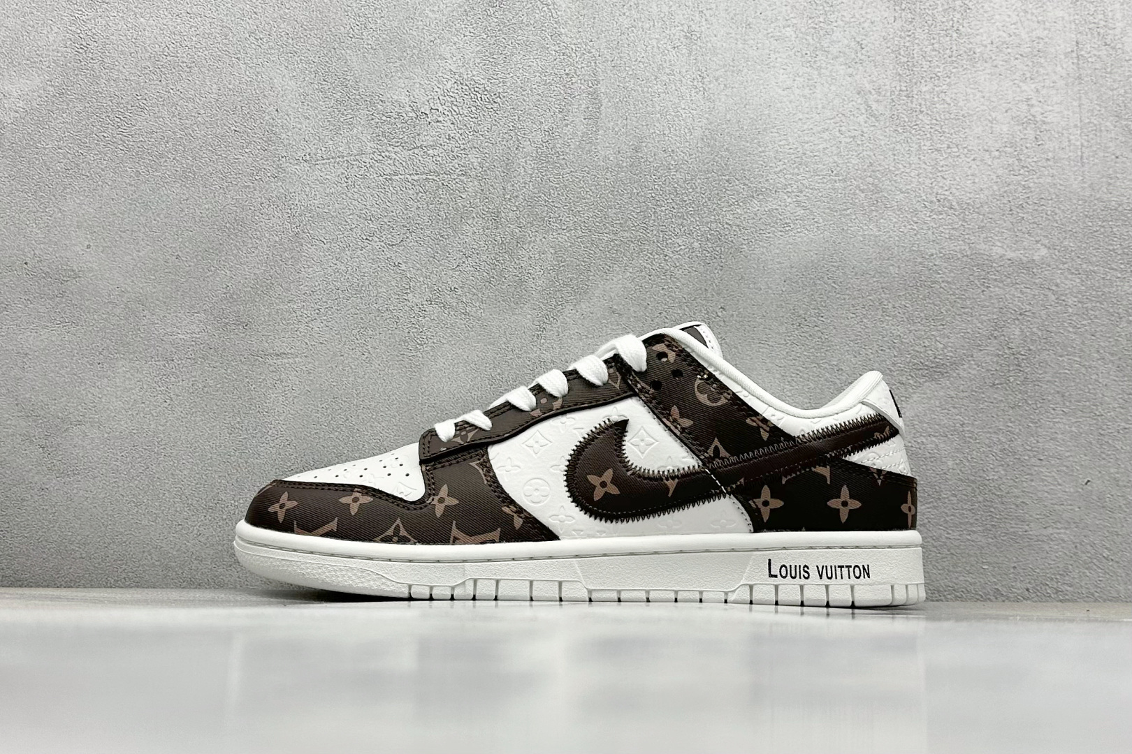 XC福利 终端放店
Nk SB Dunk Low 联名 周年高端定制 低帮休闲板鞋
#定制鞋盒 大厂纯原