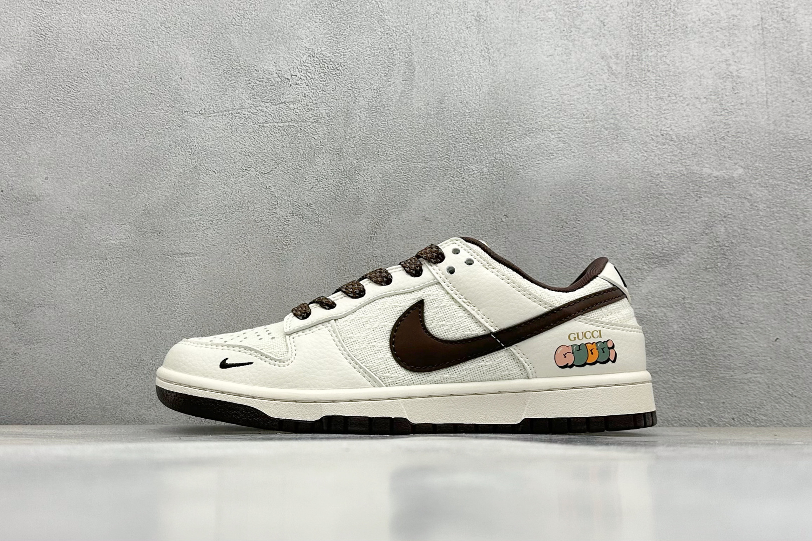 XC福利 终端放店
Nk SB Dunk Low 联名 周年高端定制 低帮休闲板鞋
#定制鞋盒 大厂纯原
