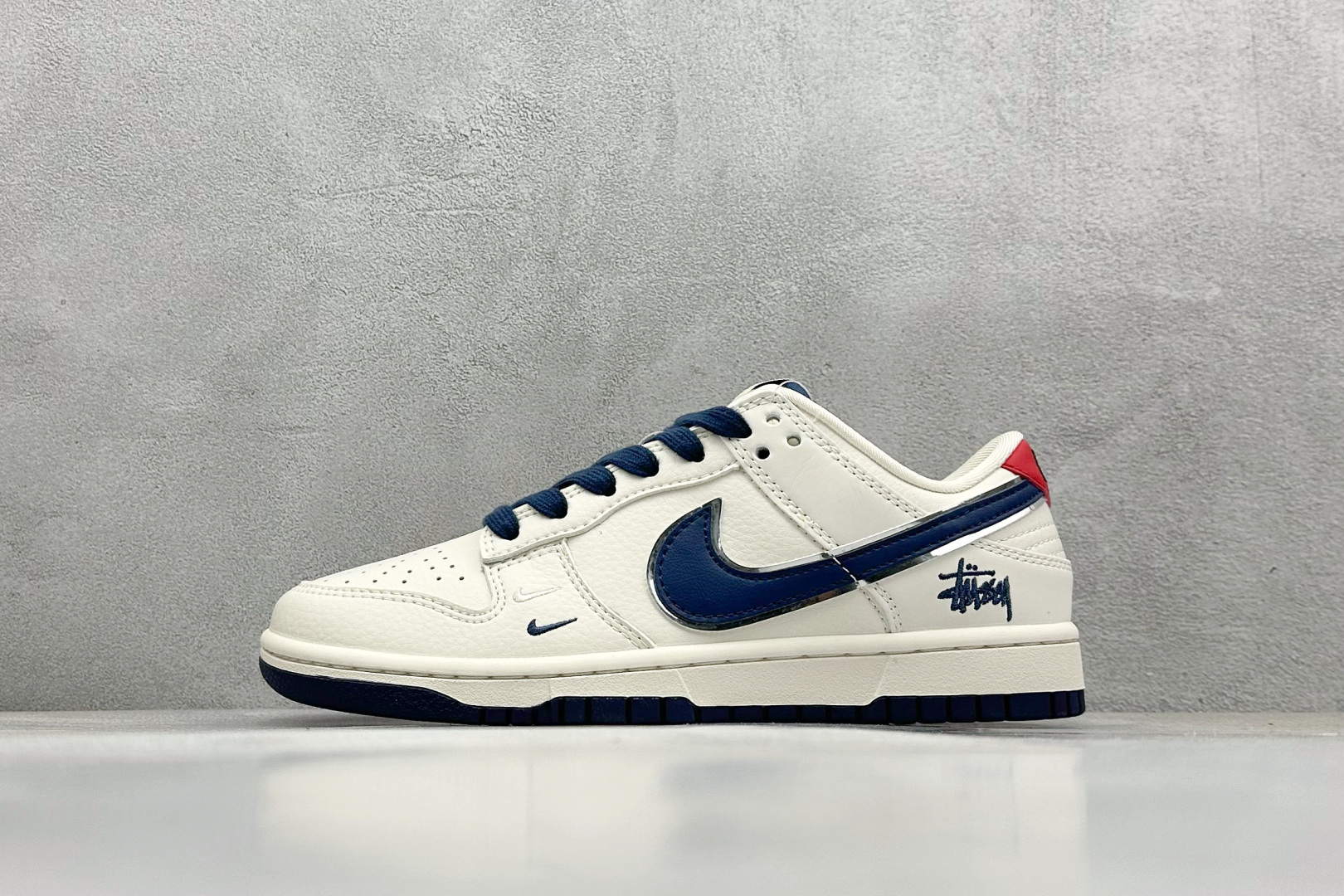 XC福利 终端放店
Nk SB Dunk Low 联名 周年高端定制 低帮休闲板鞋
#定制鞋盒 大厂纯原