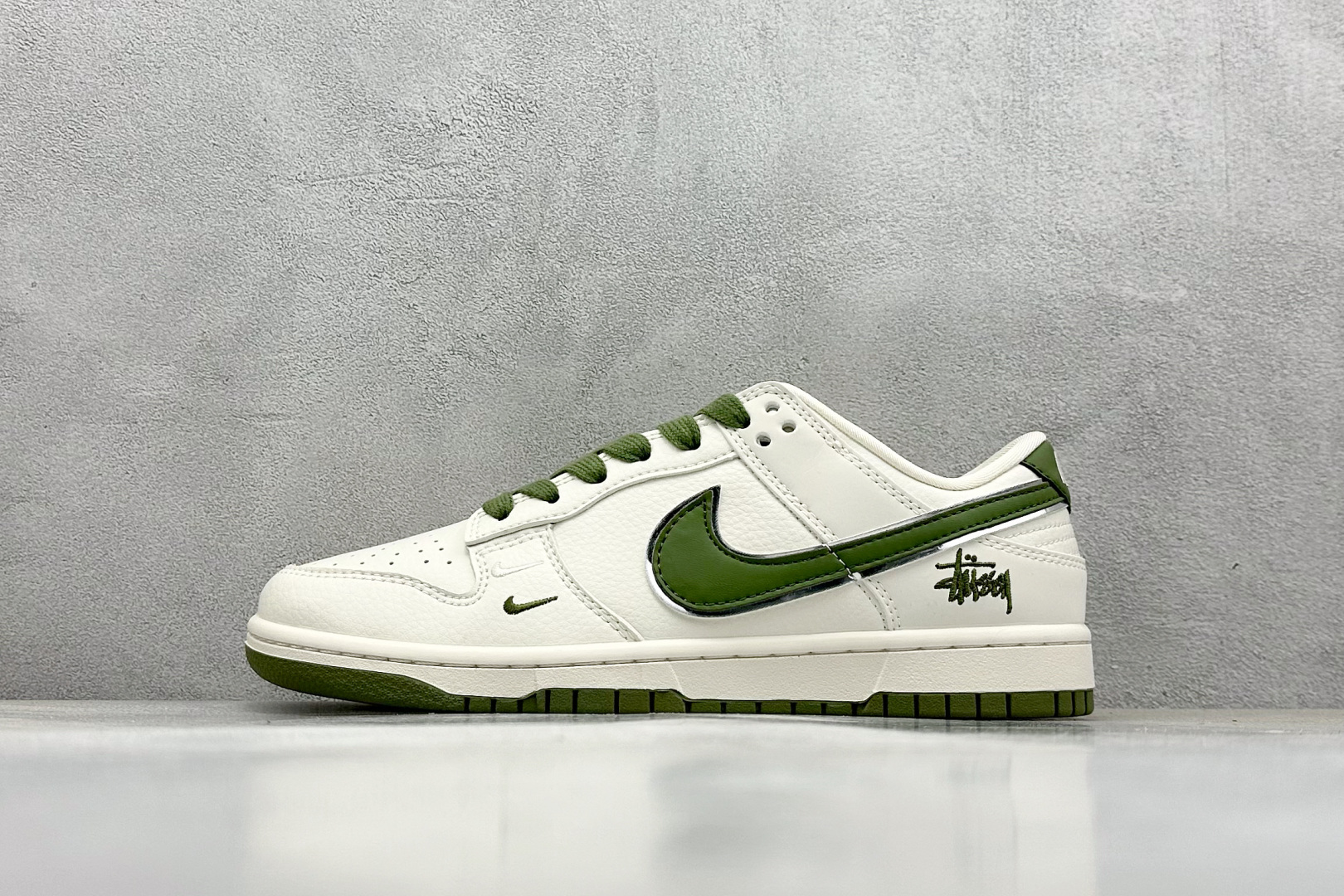 XC福利 终端放店
Nk SB Dunk Low 联名 周年高端定制 低帮休闲板鞋
#定制鞋盒 大厂纯原