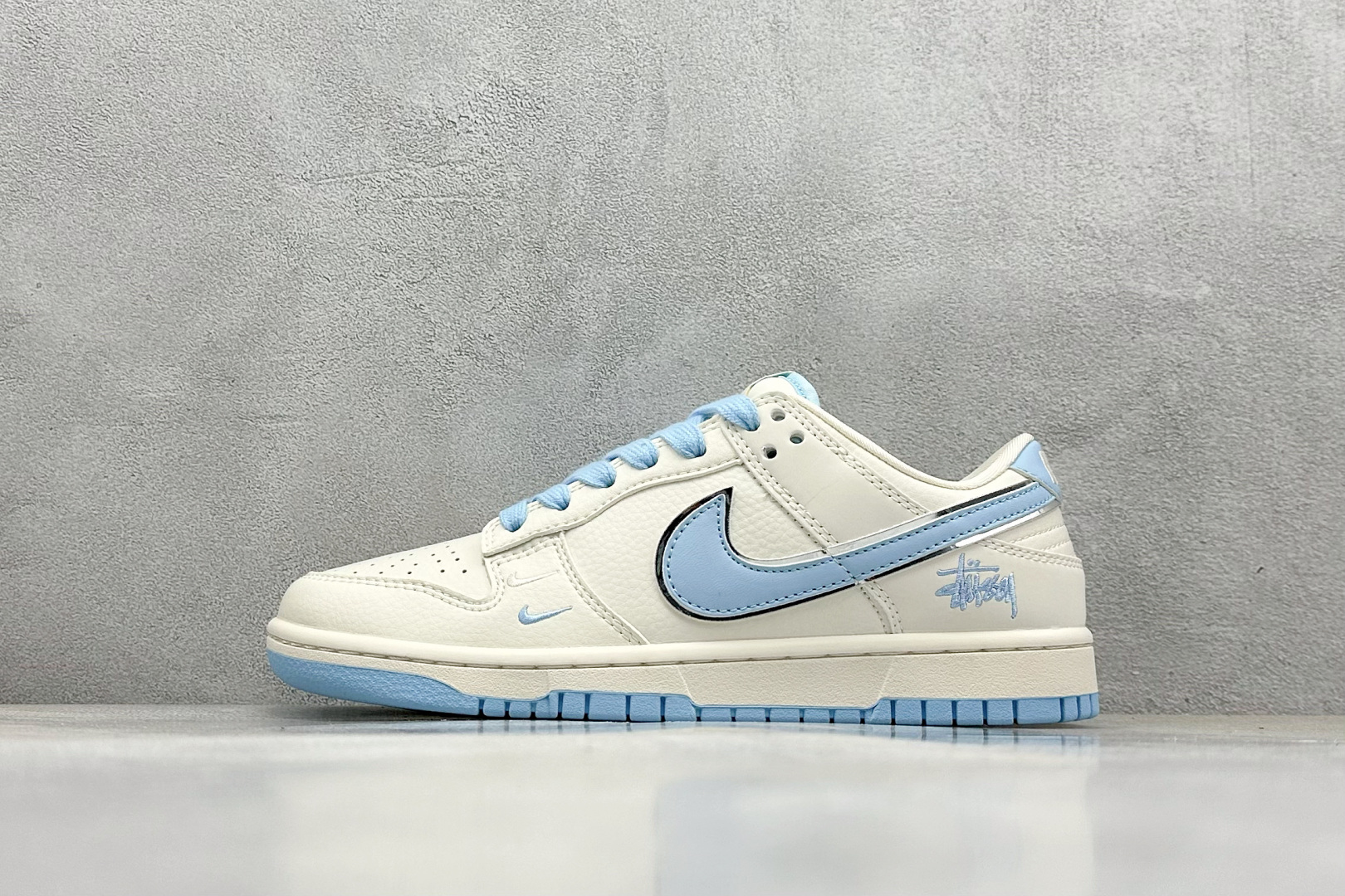 XC福利 终端放店
Nk SB Dunk Low 联名 周年高端定制 低帮休闲板鞋
#定制鞋盒 大厂纯原