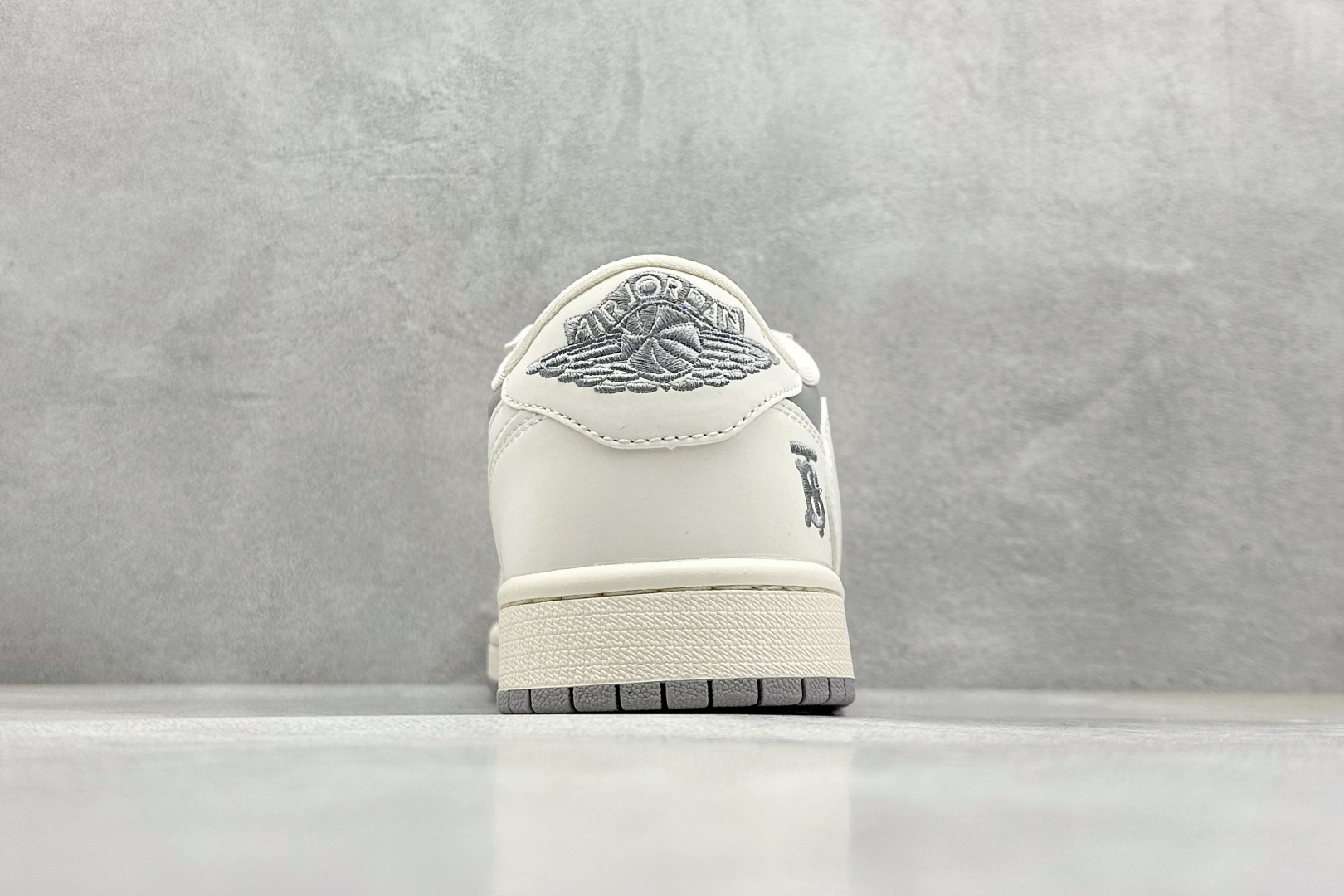 终端放店
XC版 Travis Scott x Fragment Design x Air Jorda