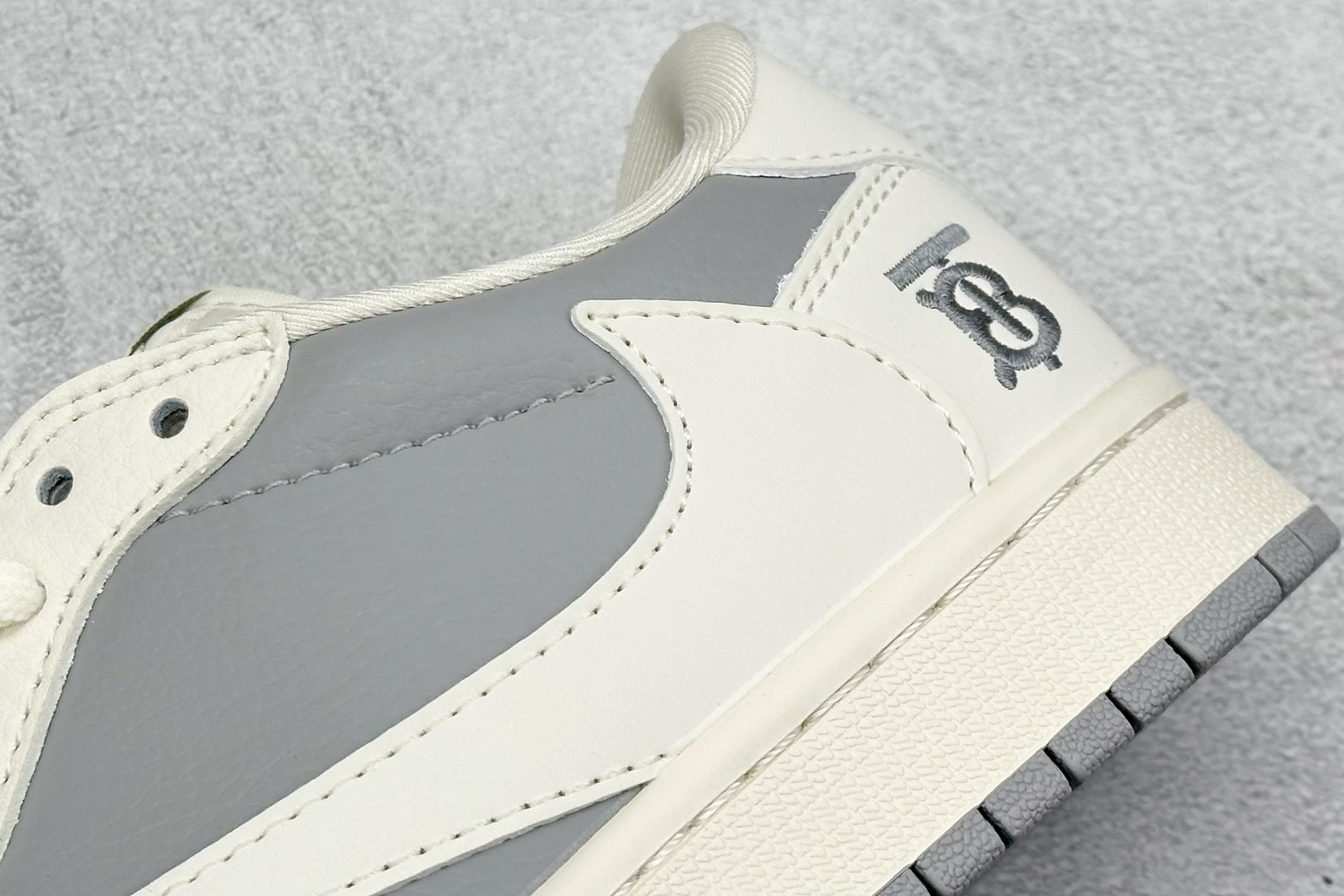 终端放店
XC版 Travis Scott x Fragment Design x Air Jorda