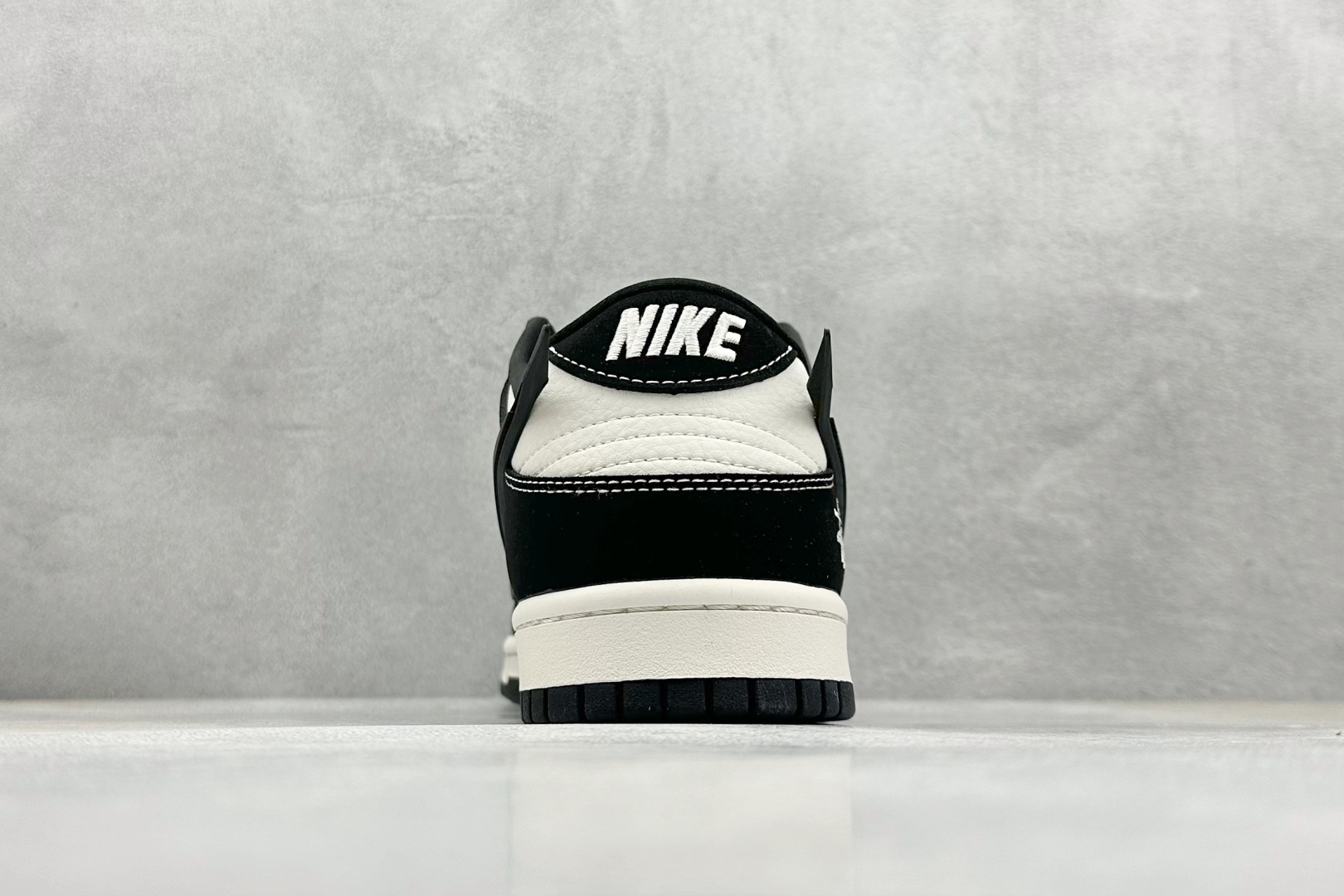 XC版 Nike SB Dunk Low x Stussy 黑白小钩 XX2025-358