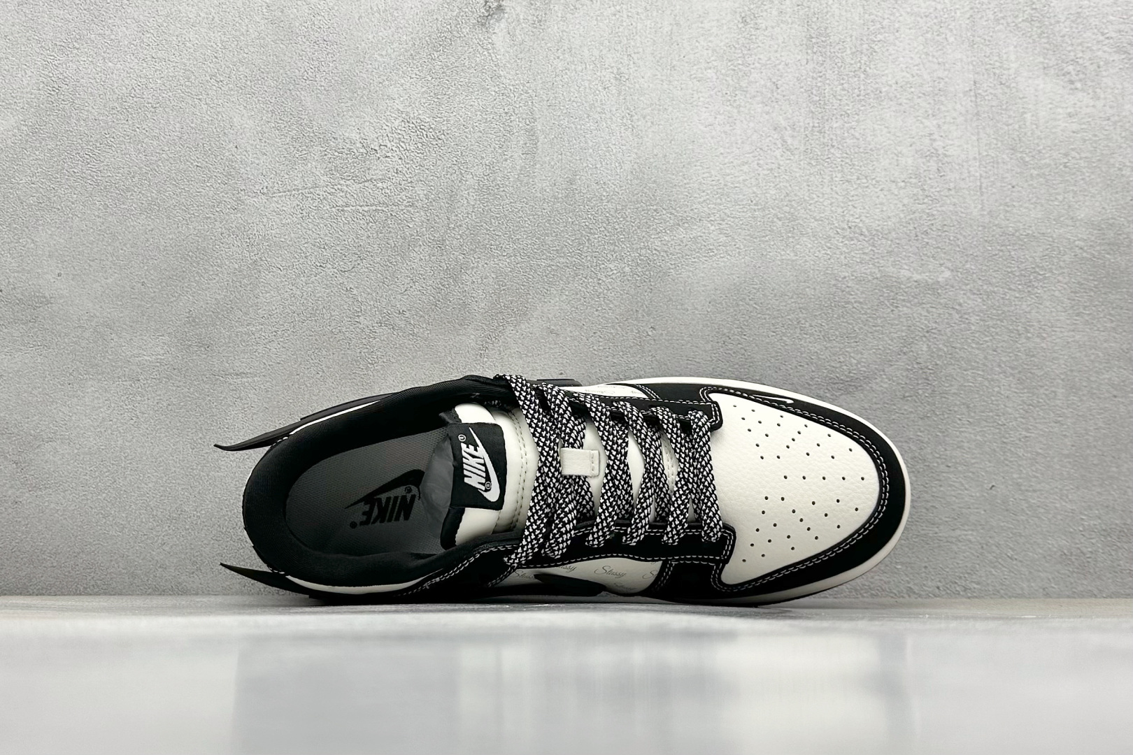 XC版 Nike SB Dunk Low x Stussy 黑白小钩 XX2025-358